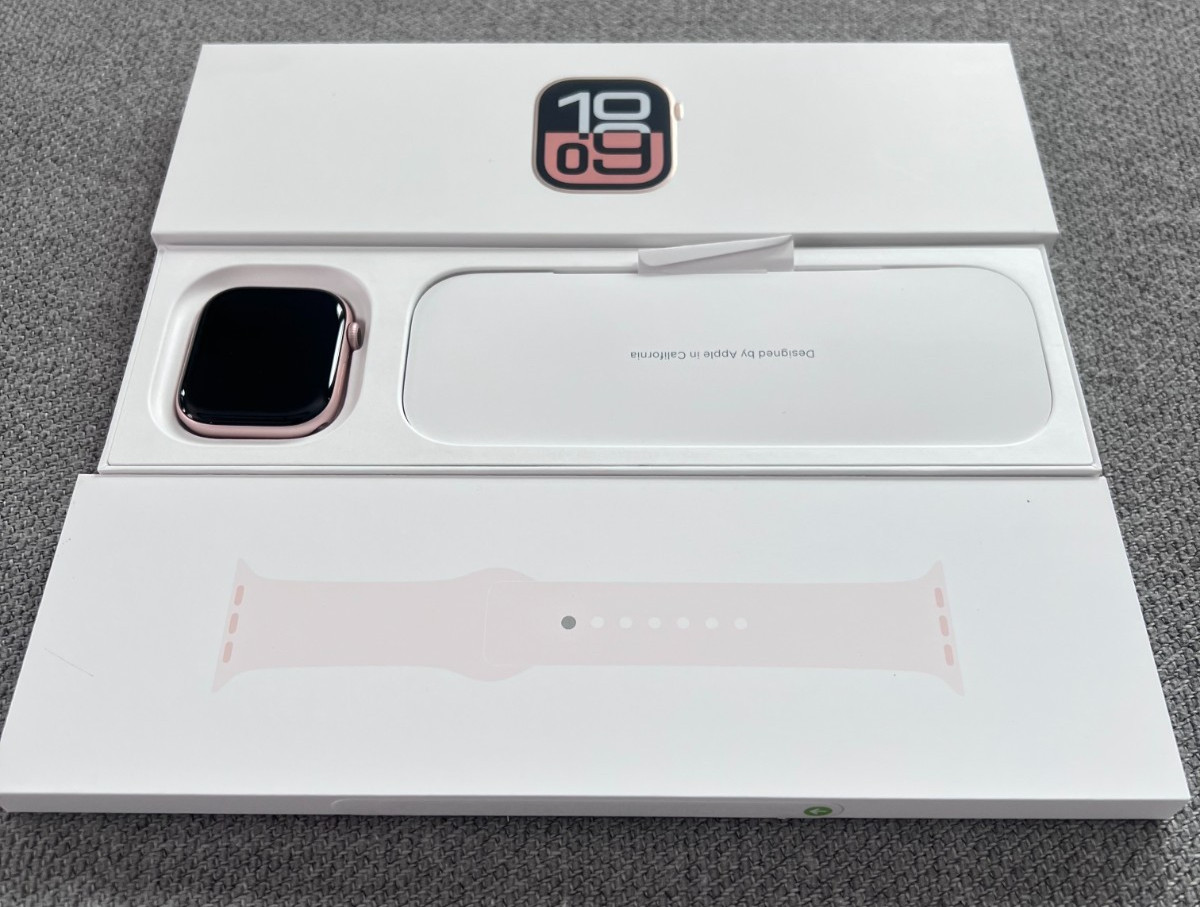Apple Watch Series 10 46mm GPS Rose Gold Case Light Blush Band S/M MWWT3LW/A