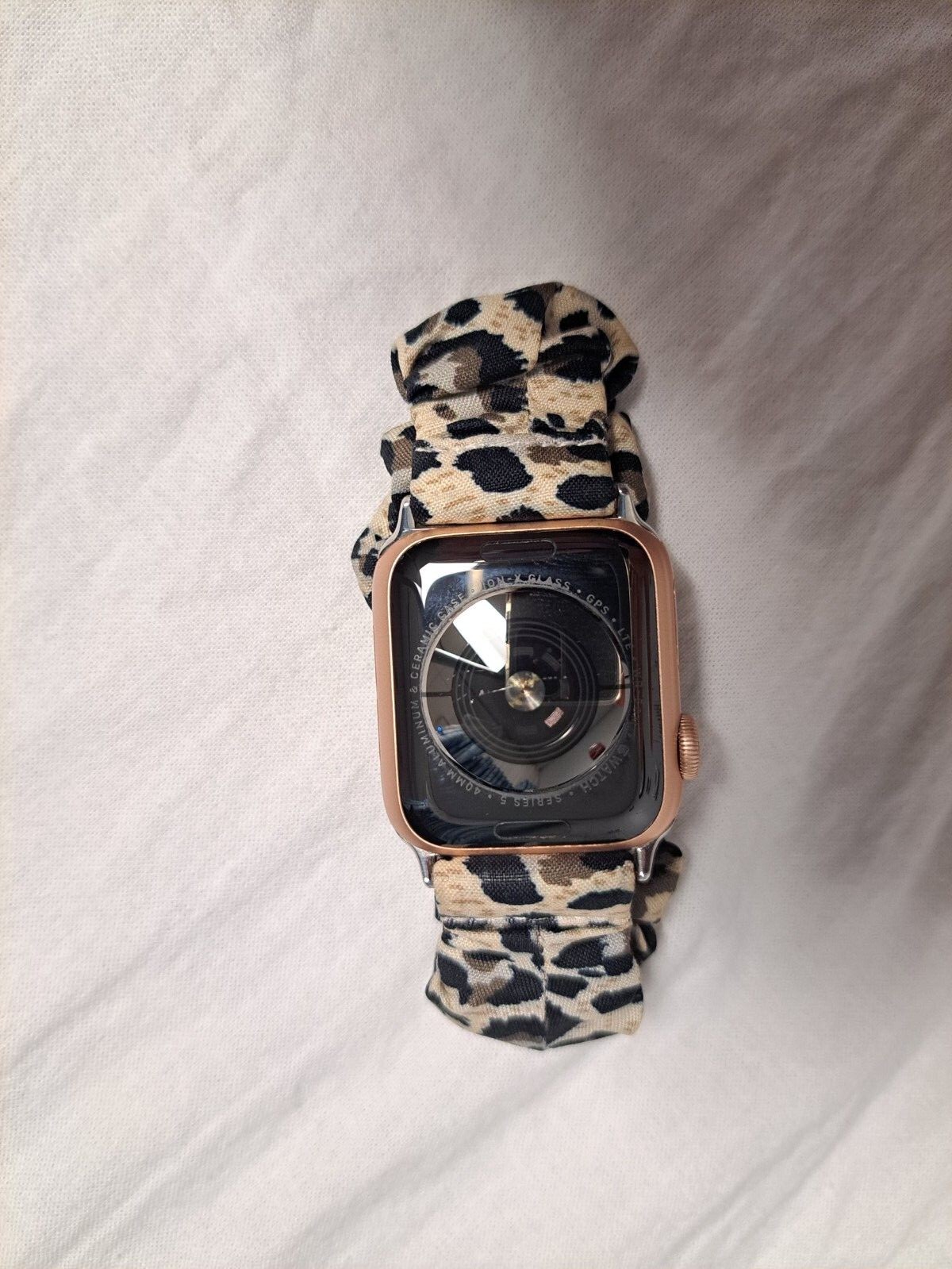 Apple Watch Series 5 40mm Aluminum Gold Case Pink Sand Sport Band – MWV72LL/A