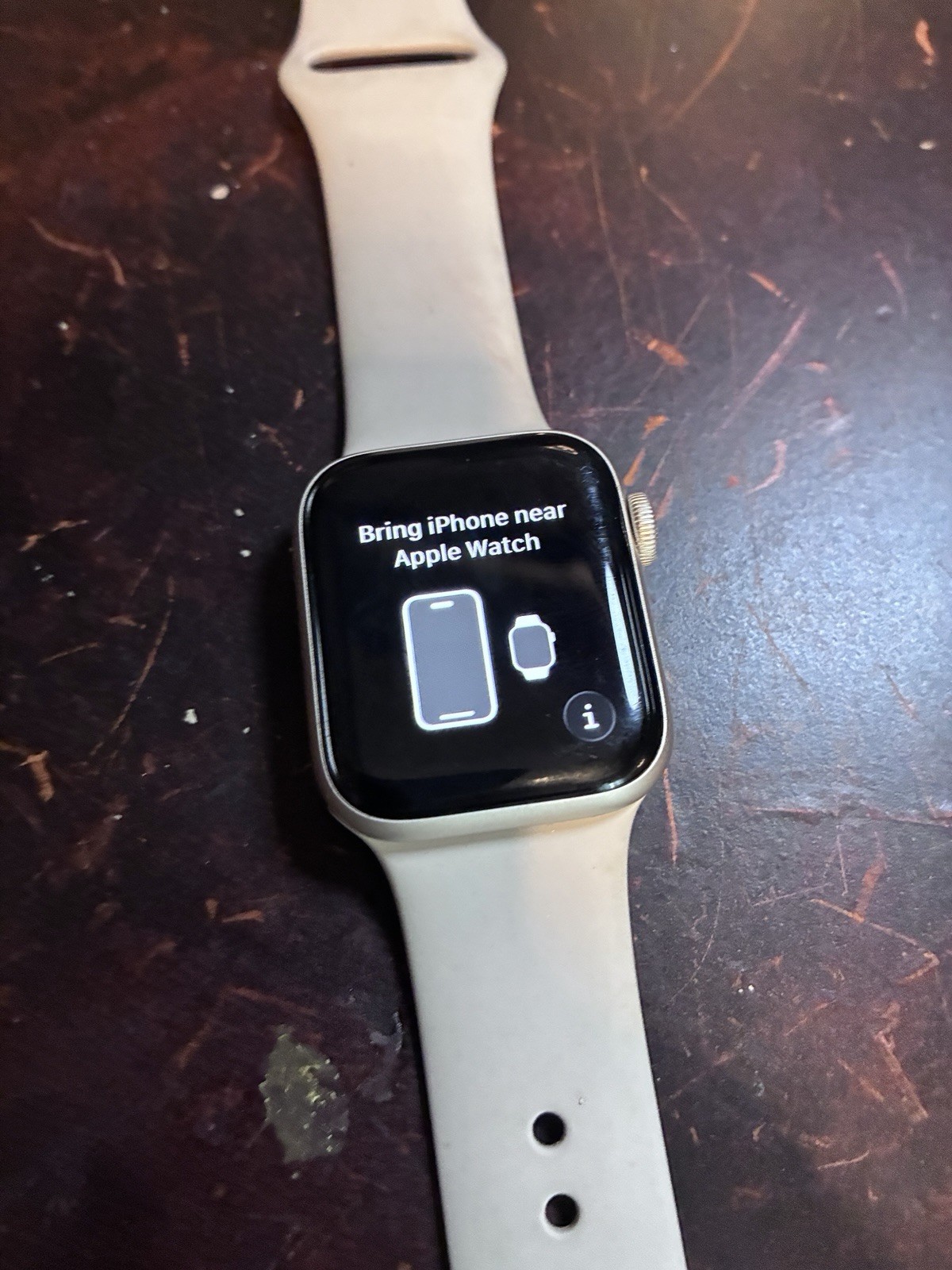 Apple Watch SE 2nd Gen GPS 40mm Starlight Aluminum Sport Band MR9U3LL/A