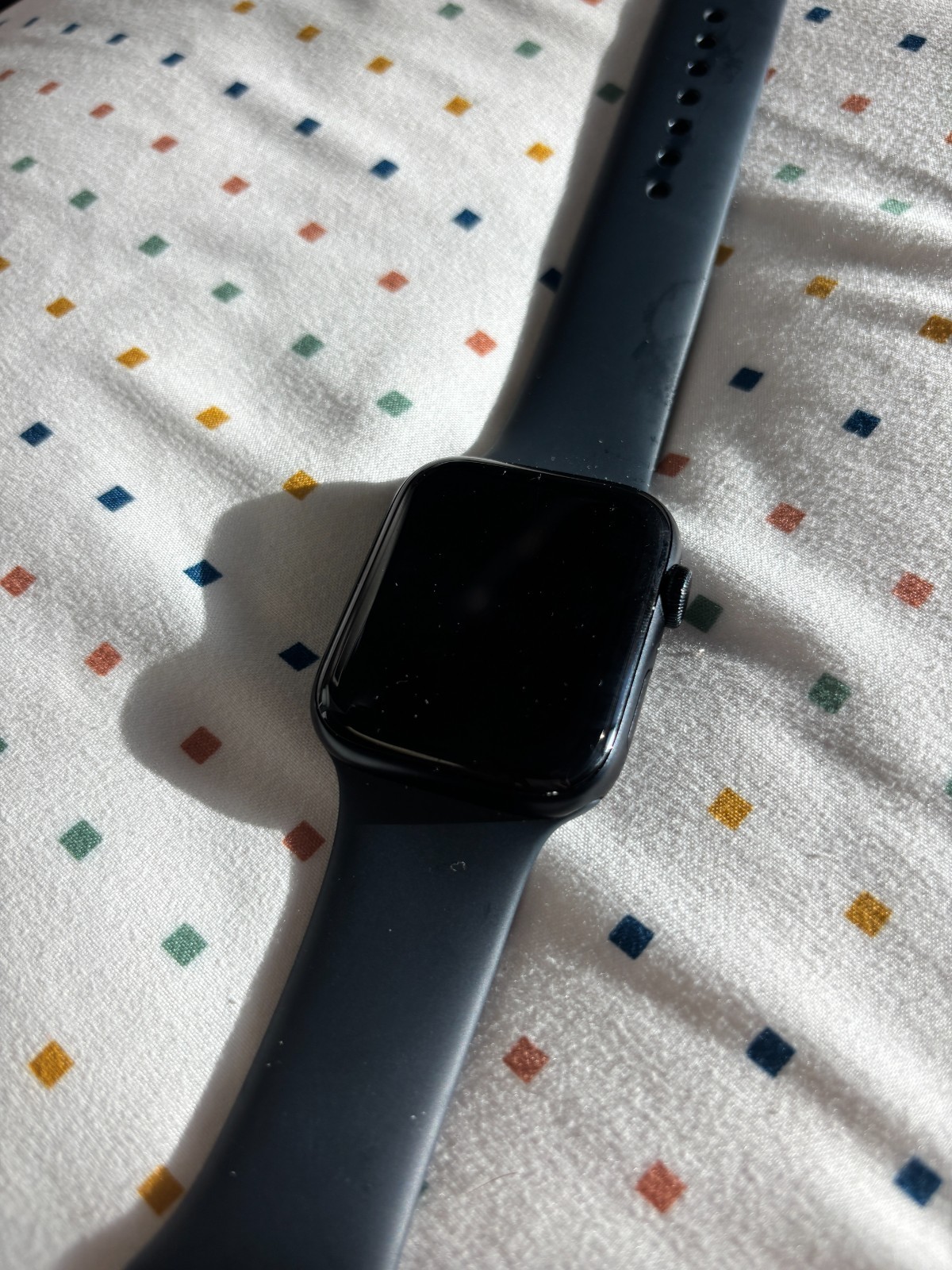 Apple Watch SE (2022) 2nd Gen 44mm Midnight Aluminum Case with Sport Band, M/L