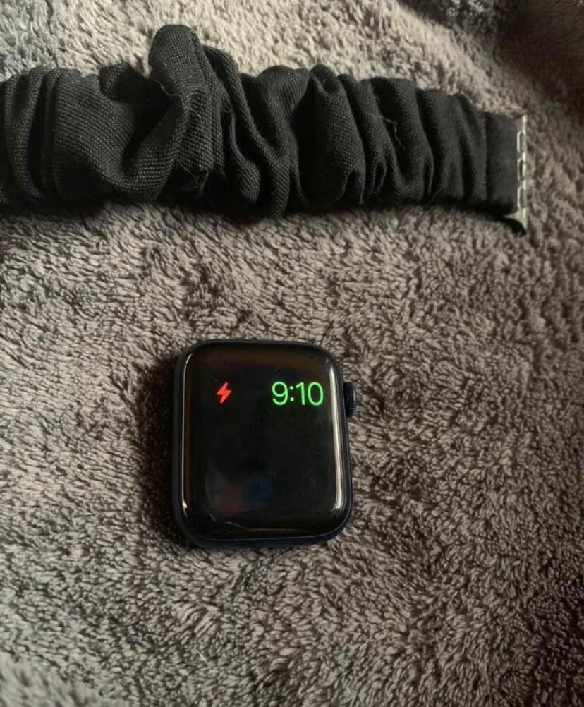 Apple Watch Series 6 40mm Deep Navy Blue…