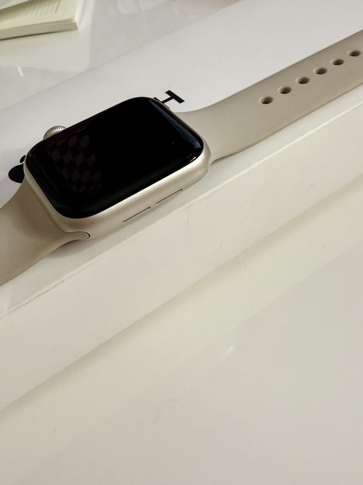 Apple Watch SE 2nd 40mm Starlight Aluminum Case Starlight Sport Band – (MR9V3LLA
