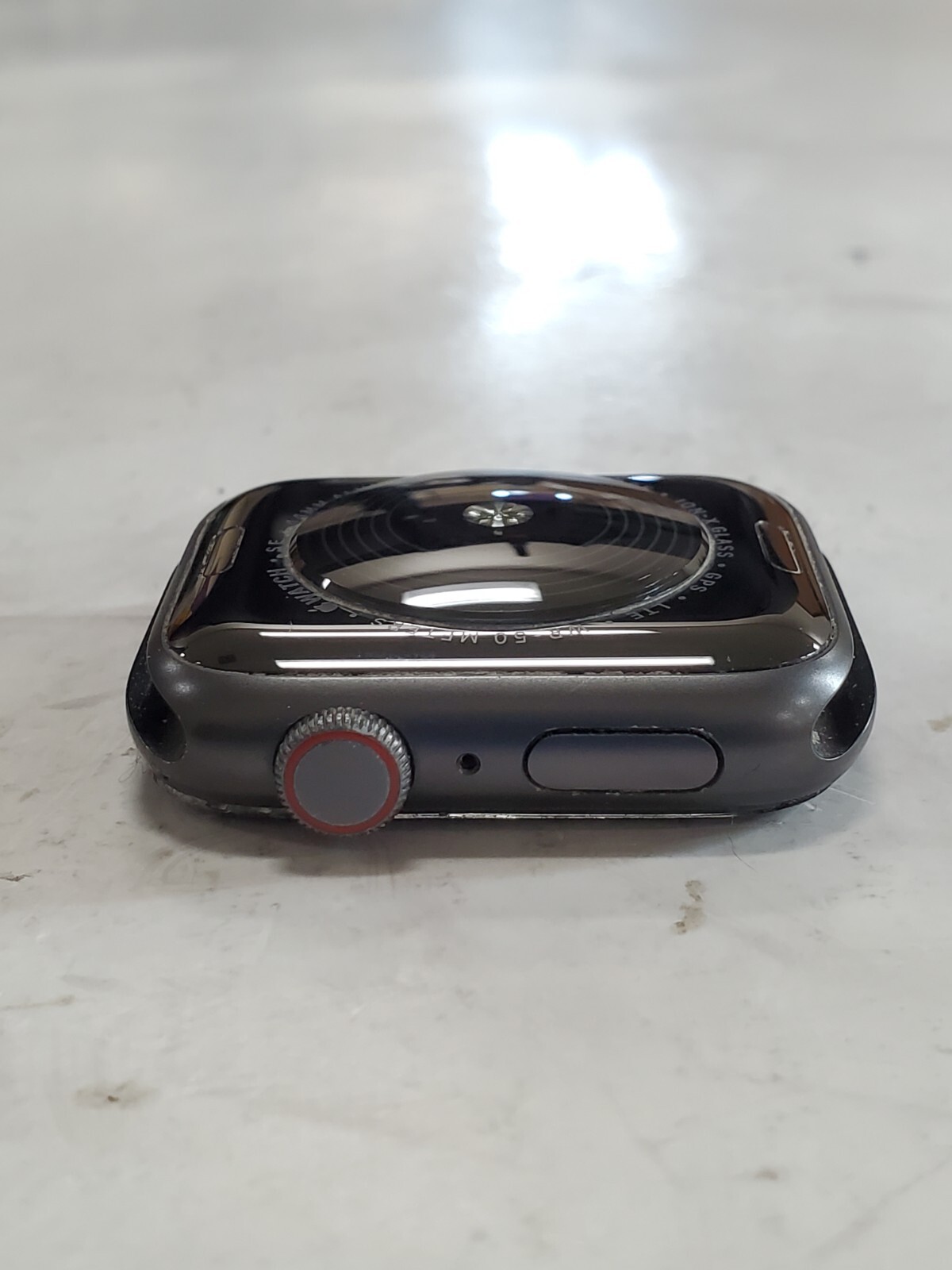 Apple Watch Series SE 44mm A2353 GPS + Cellular Space Gray Aluminum – Fo – 373B