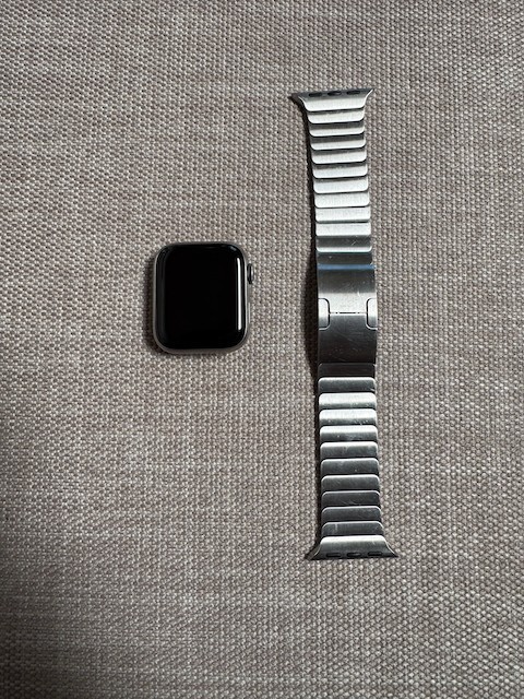 Apple Watch Titanium with Blood Oxygen sensor Series 6 40mm GPS + Cellular
