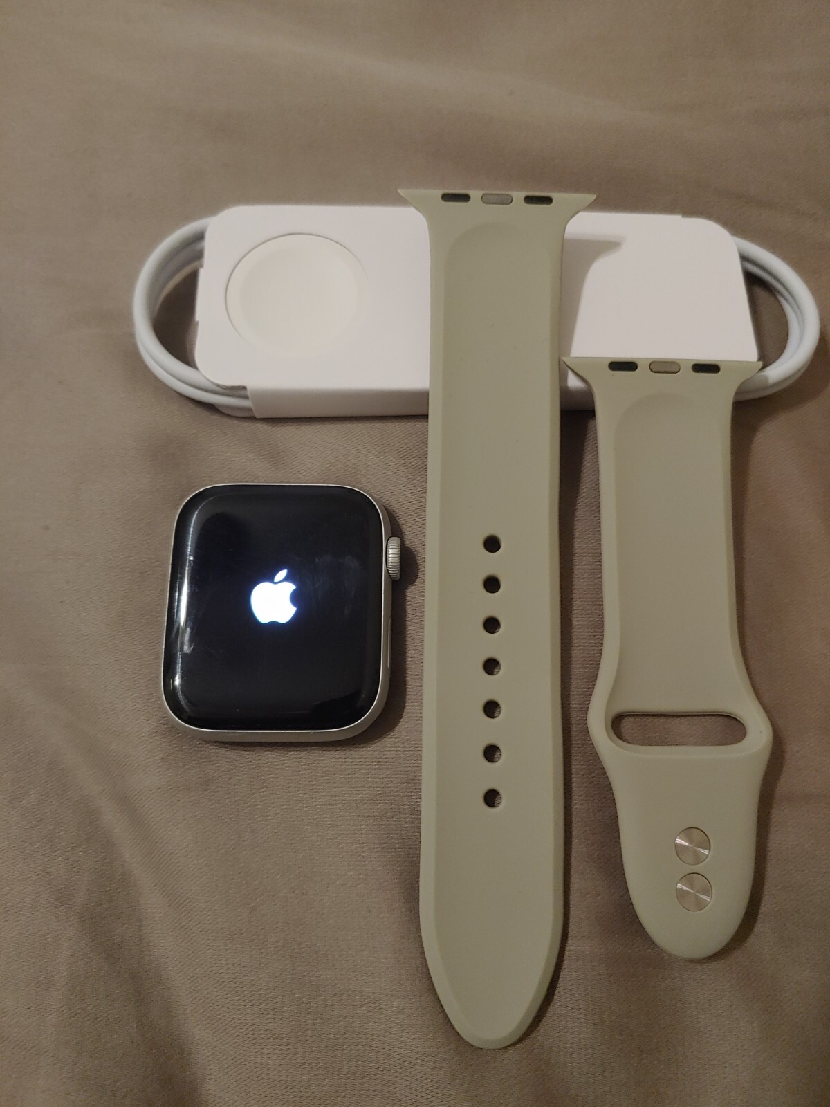 OPEN BOX Apple Watch Series 4 GPS 44MM Silver Aluminum Case & Silver Sport Band