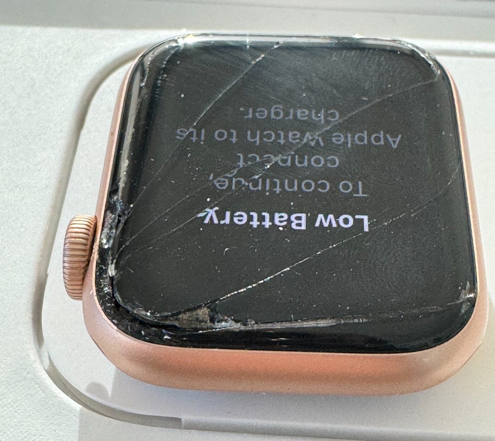 Apple Watch SE 40mm Gold Aluminum Case w Pink Sand Sport Band (MYDN2LL/A)
