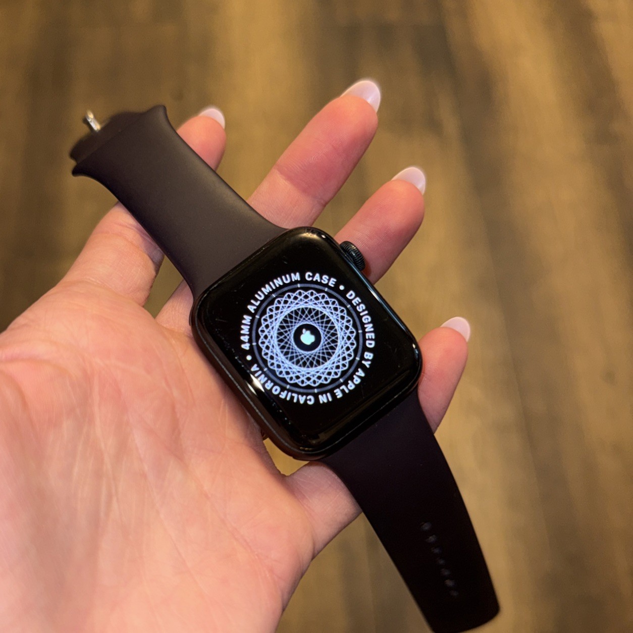 Apple Watch SE 1st Gen 44MM Midnight Aluminum S/M Band GPS, WR 50 Meters