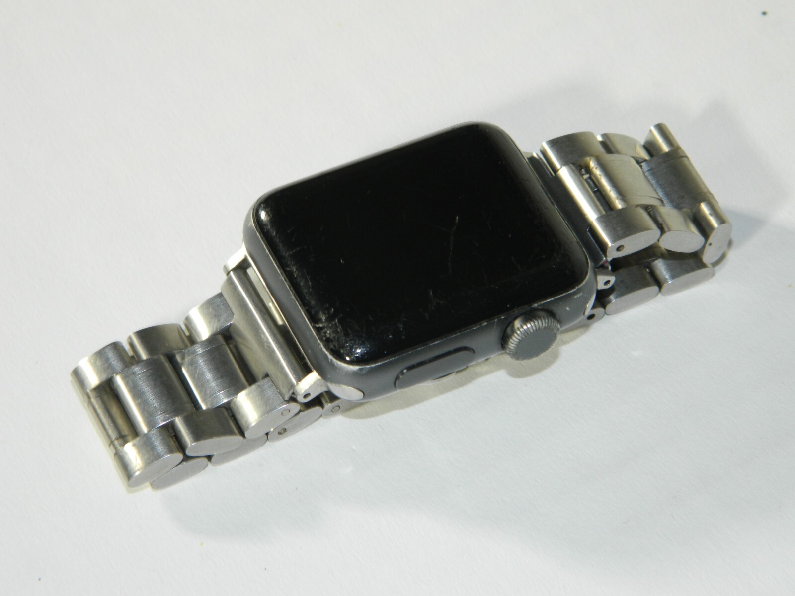 Apple Watch Series 3 38mm Space Gray Aluminum Case with Silver Band
