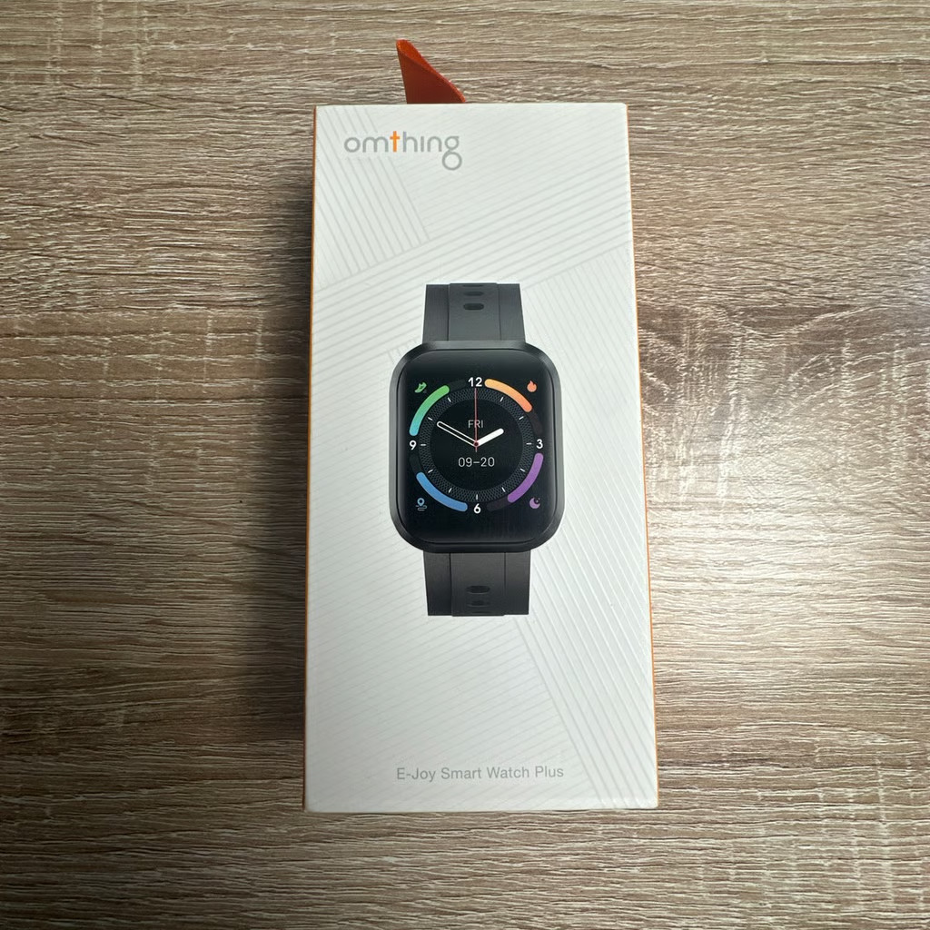 Omthing Black smartwatch! Works with android 4.4 and above, and iOS 9.0 and abov