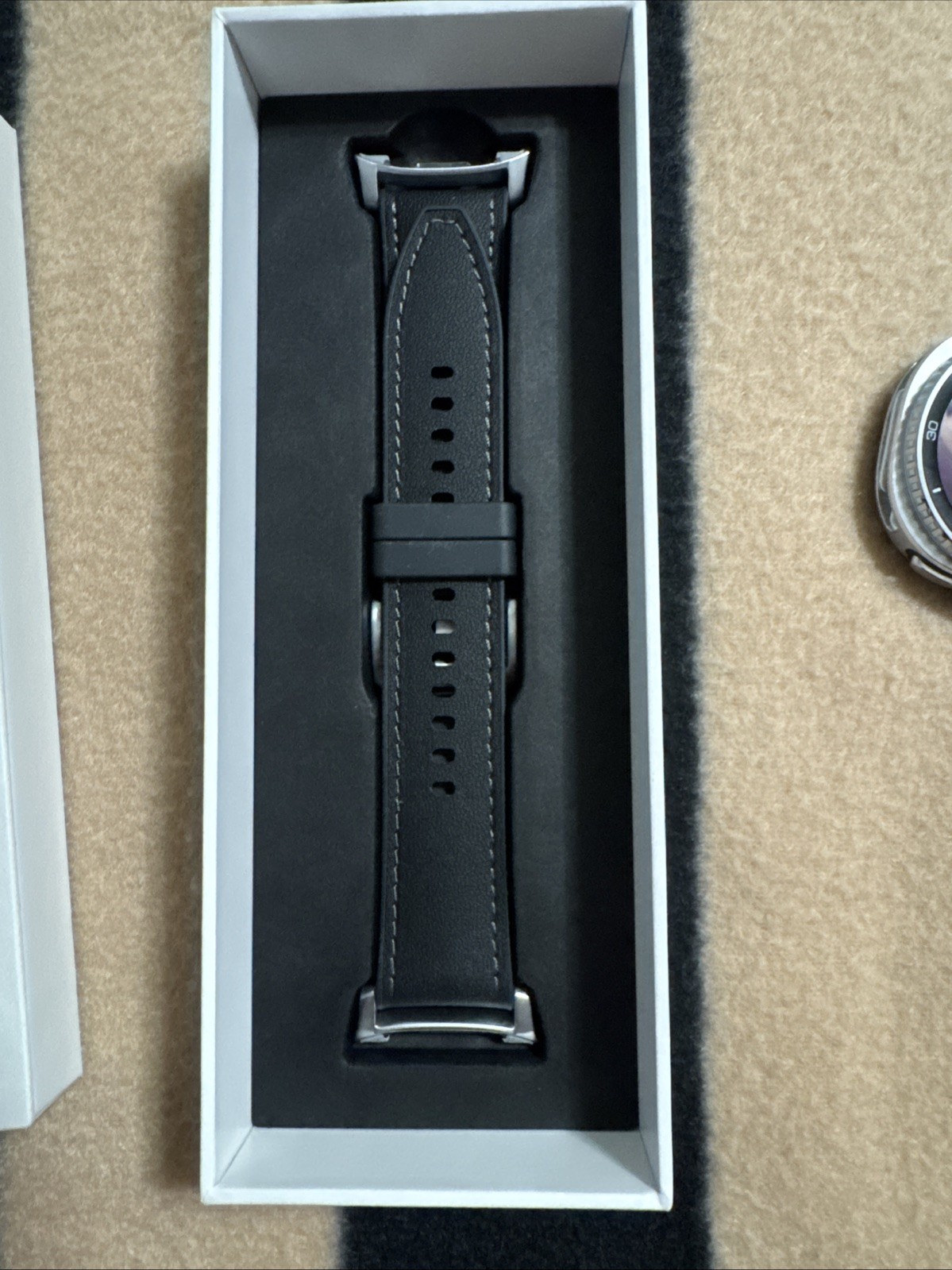 Samsung Galaxy Watch8 Classic 46mm (SM-L505U) LTE | Bluetooth | Wi-Fi – NEW!