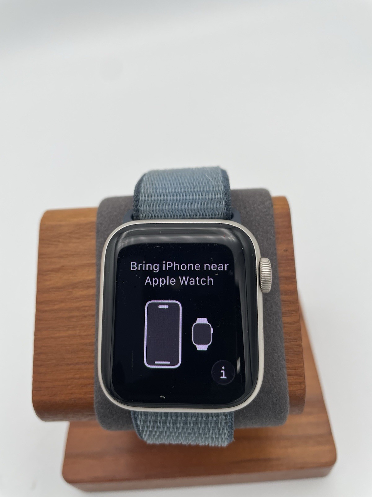 Apple Watch SE 40mm LTE Starlight Nylon Loop Band Includes BOX