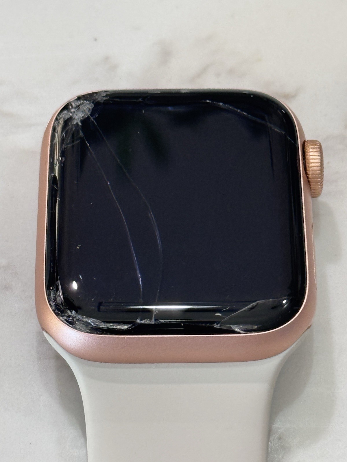 Apple Watch SE (1st Generation) 40mm A2351 – Cracked Glass Face – GPS Edition