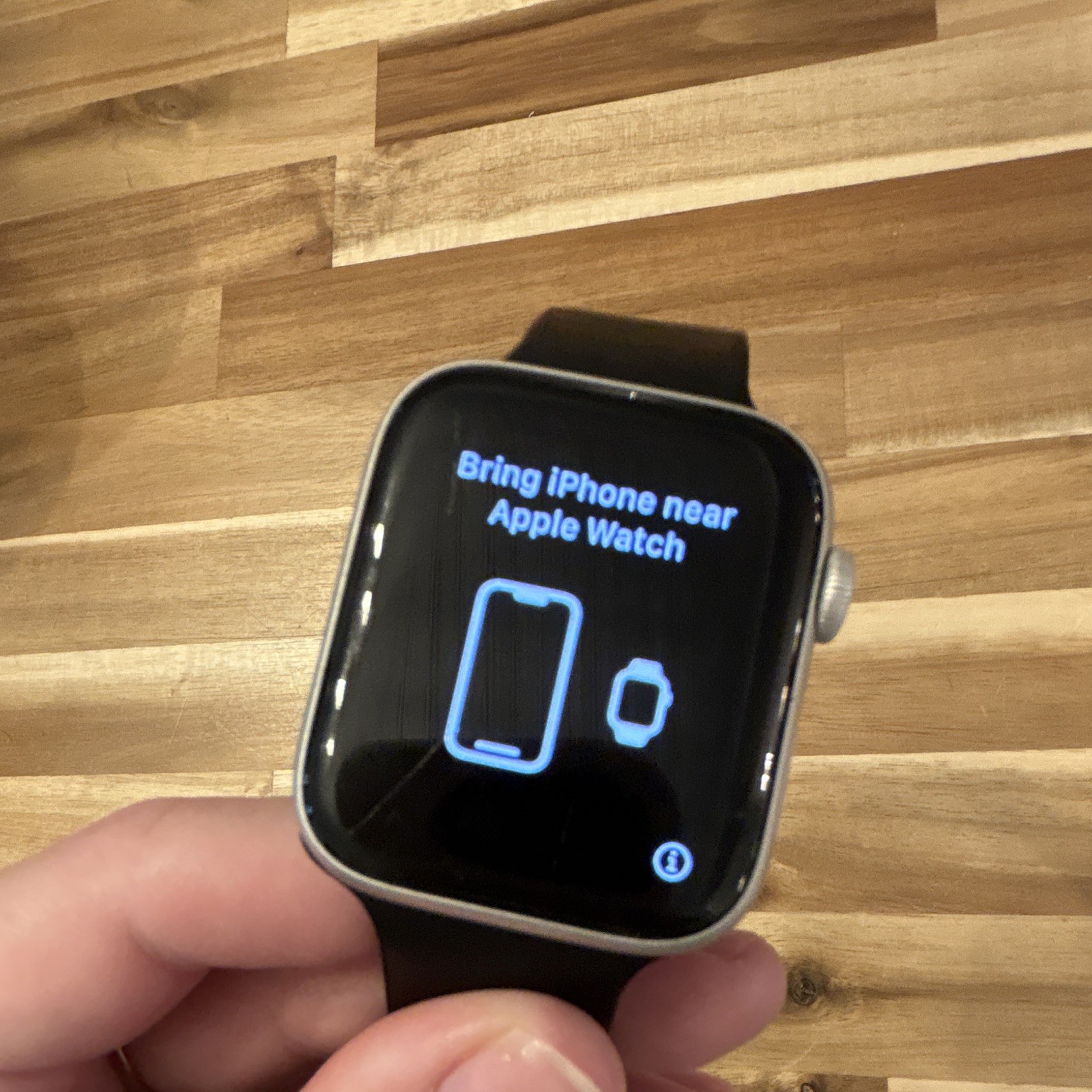 Apple Watch Series 5 with GPS 44mm Silver Aluminum Case Touchscreen Black Band