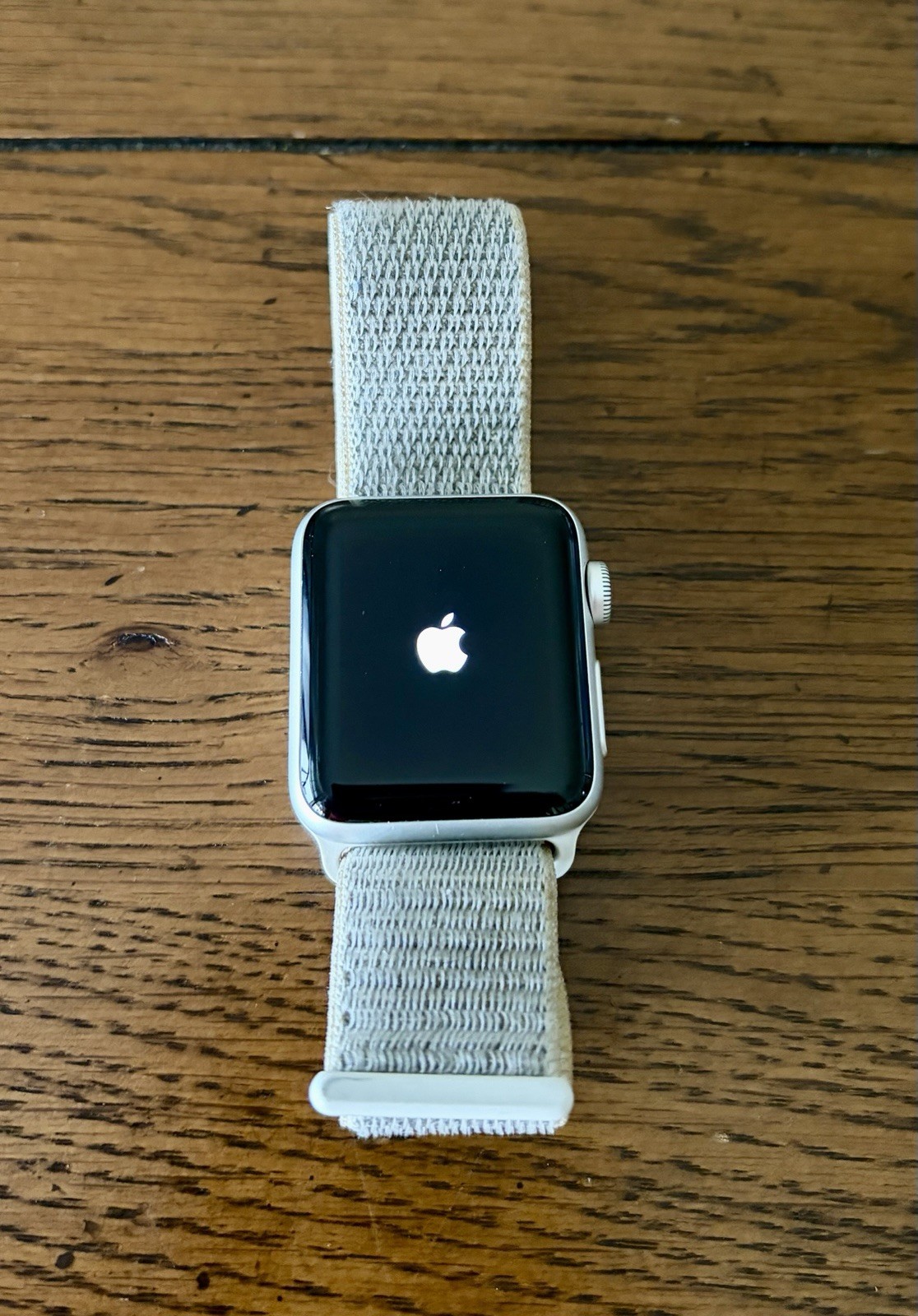 Apple Watch Series 3 38mm Silver Aluminum Case (GPS + Cellular/LTE)
