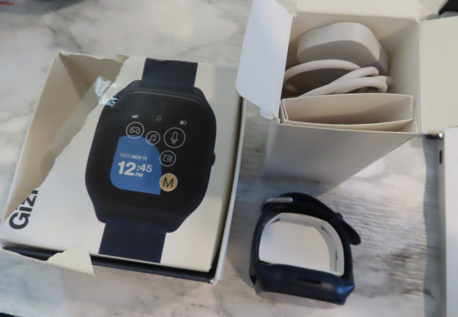 Gizmo Watch 3 Navy for kids QTAX59B (Verizon Only) New condition in box