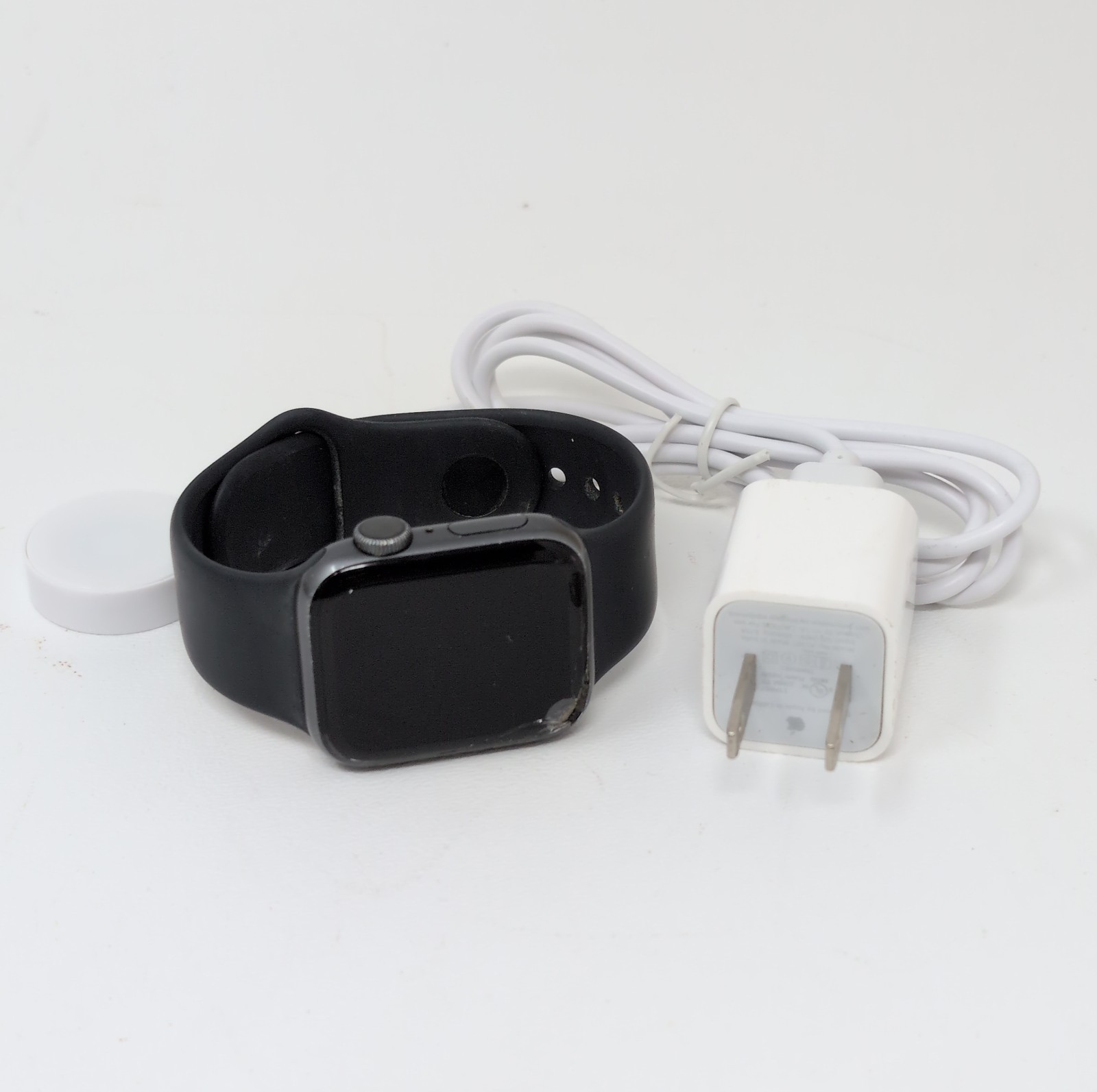 Apple Watch Series 4 (40mm) – GPS + Cellular – CRACKED – FOR PARTS OR REPAIR