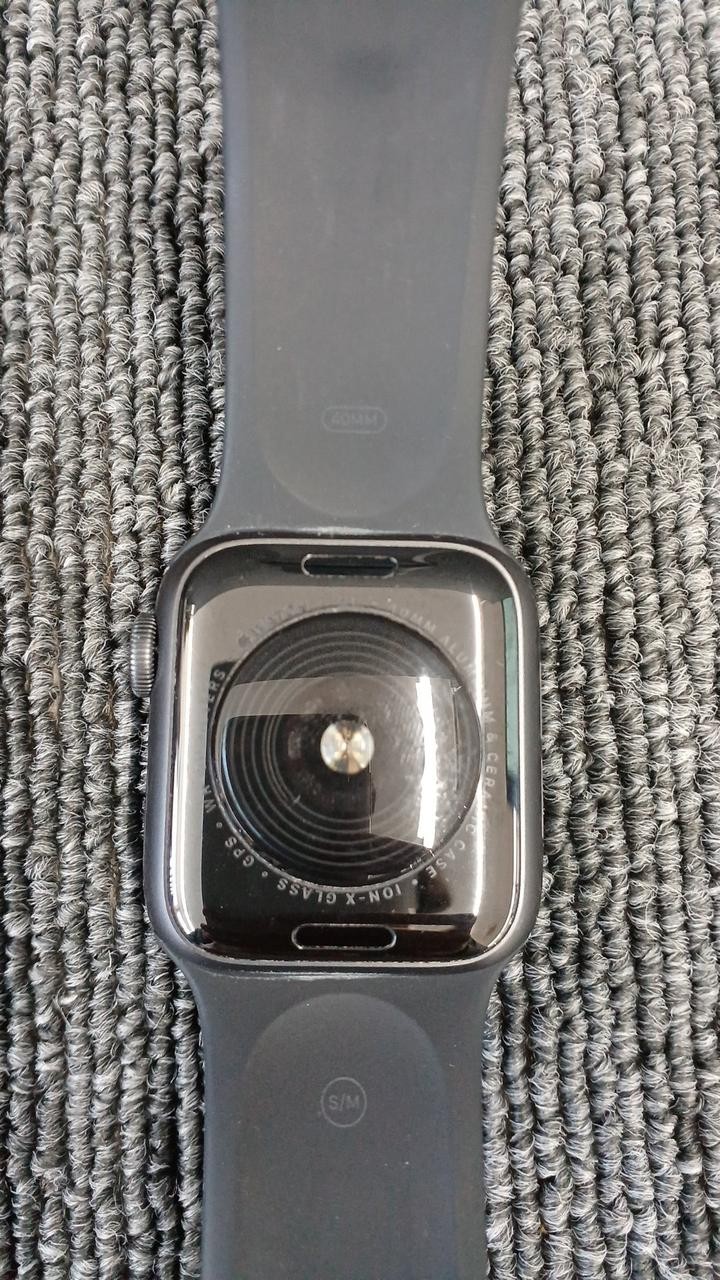 Apple Watch SE GPS 32GB Smartwatch Black Aluminum Body Only Tested