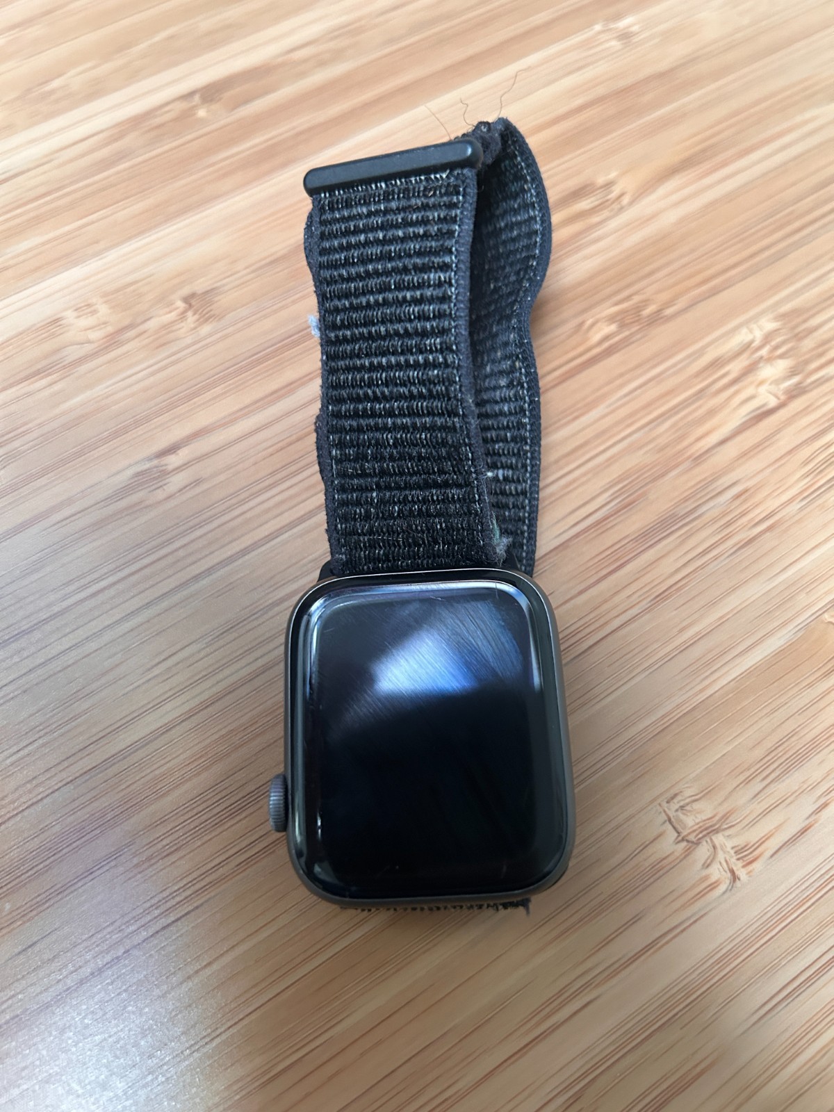 Apple Watch Series 4 Nike+ 44 mm Space Gray Aluminum Case with Black Sport Loop