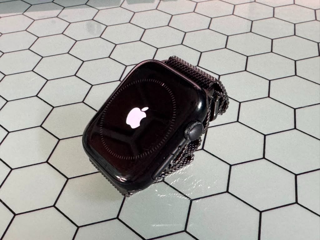Apple Watch Series 7 45mm Aluminum Case- Midnight, metal mesh band