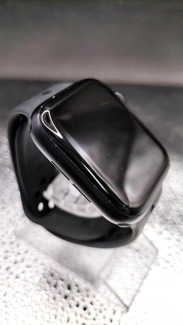 Apple Watch SE 2nd Gen 44mm Aluminum GPS 32GB Smartwatch Black