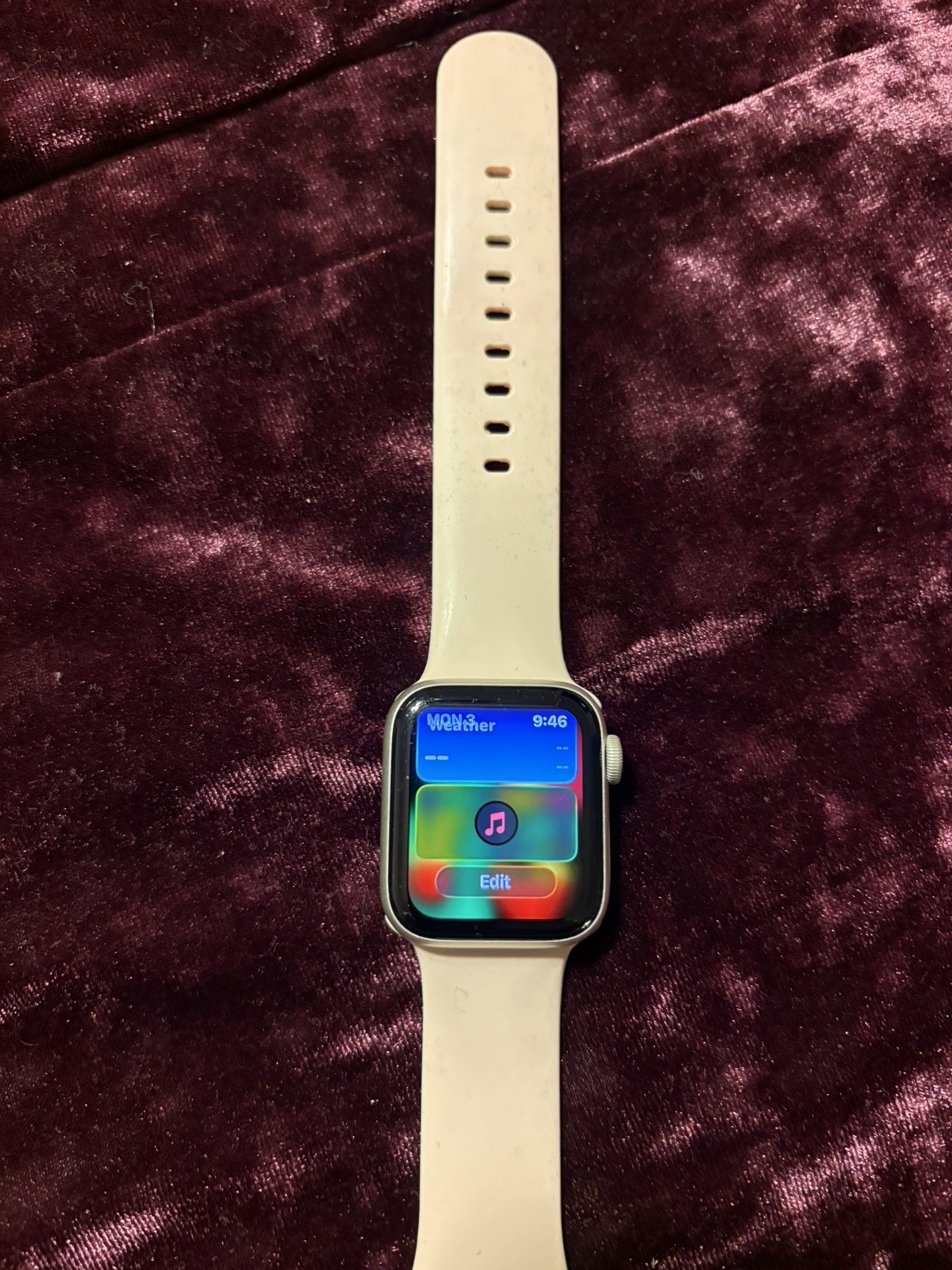 Apple Watch SE 2nd Gen 40 mm • 32.0 GB • Starlight Aluminum Starlight S/M-v1