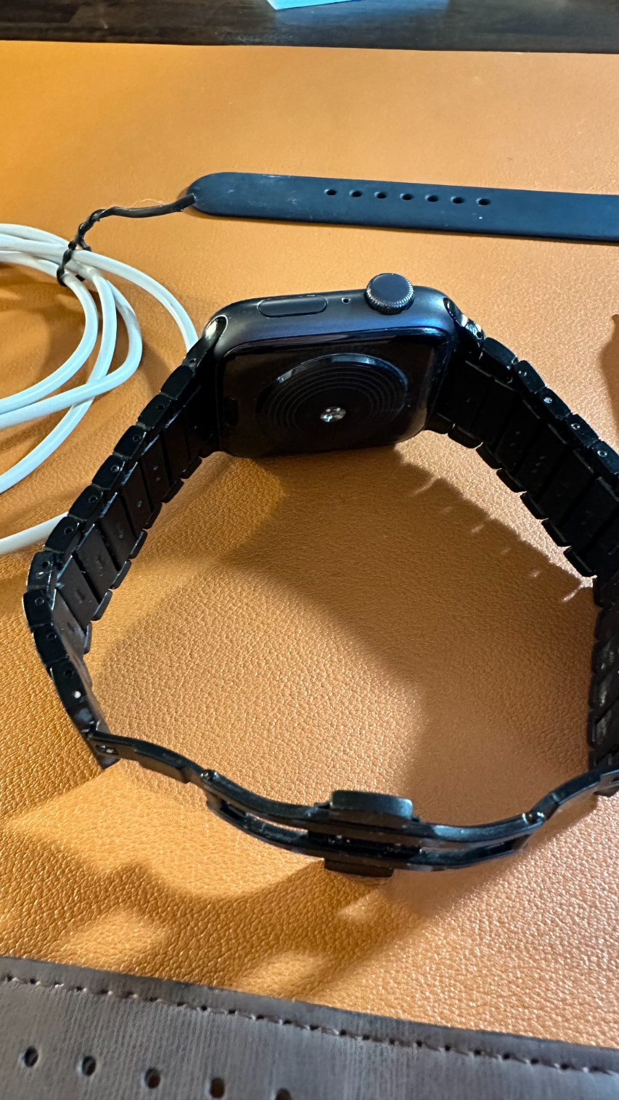 Apple Watch SE (1st Generation) 44mm Space Gray Aluminum Case with Midnight…