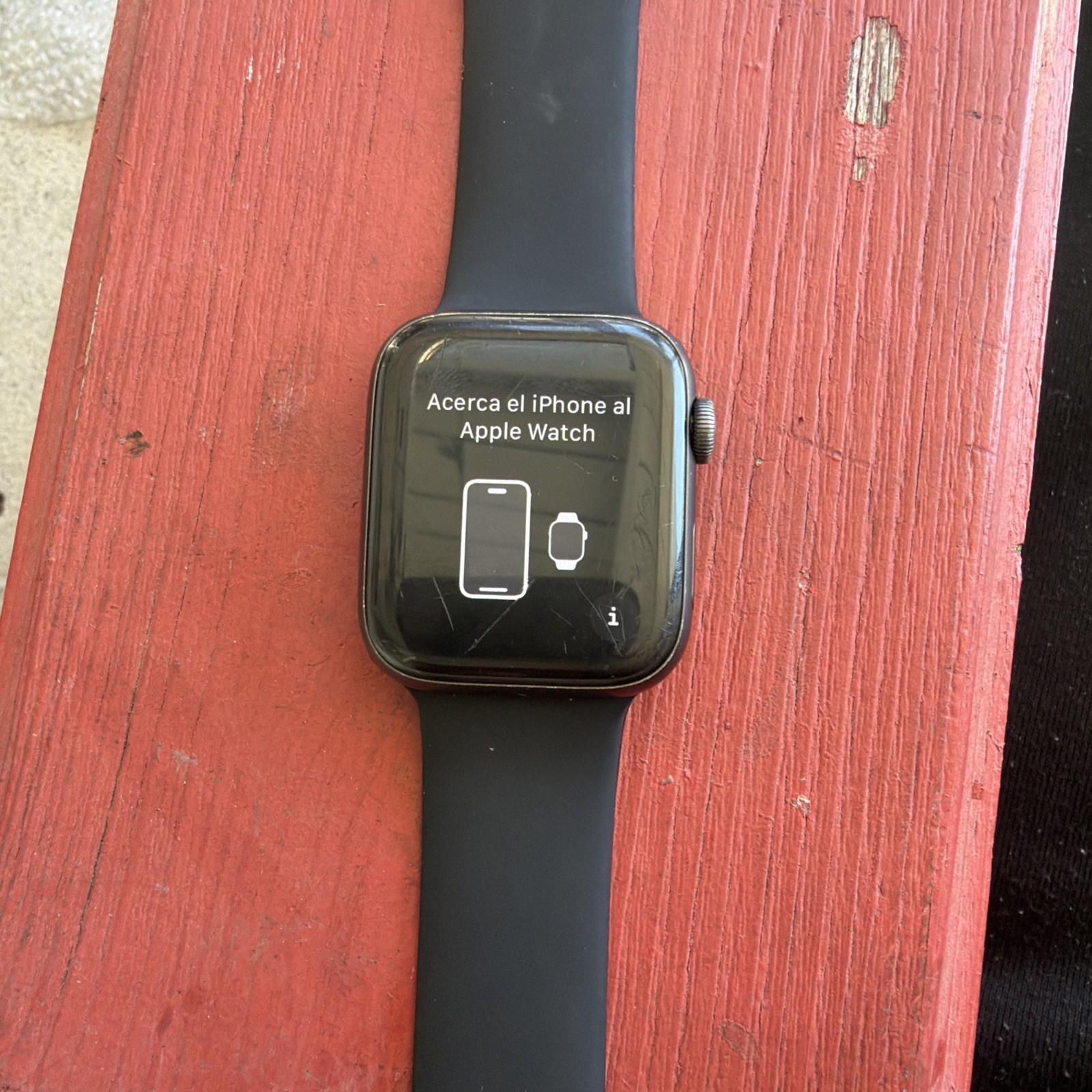 Apple Watch SE (2022) 44mm Midnight Aluminum Case with Sport Band, M/L