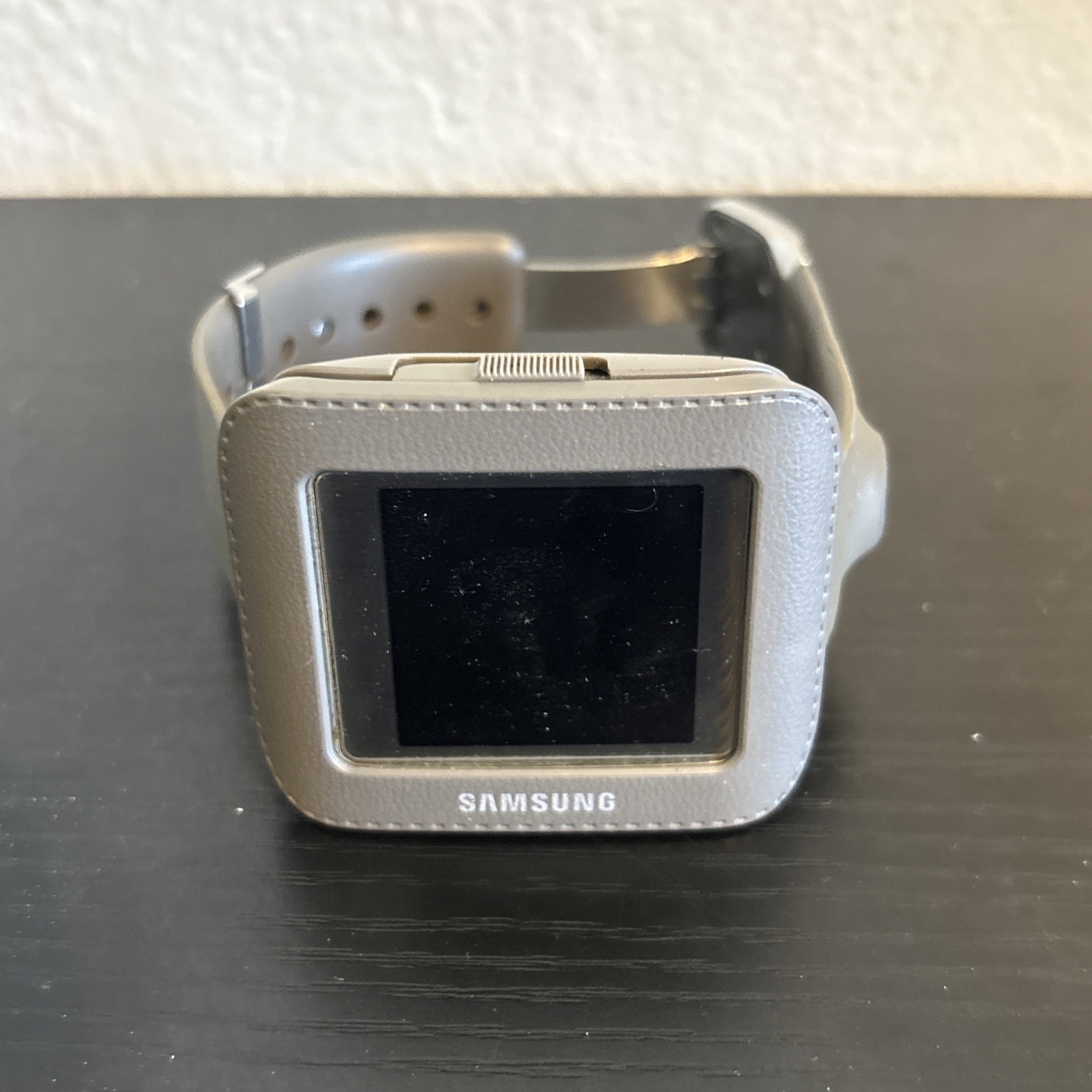 first-generation Samsung Galaxy Gear (SM-V700) – Untested