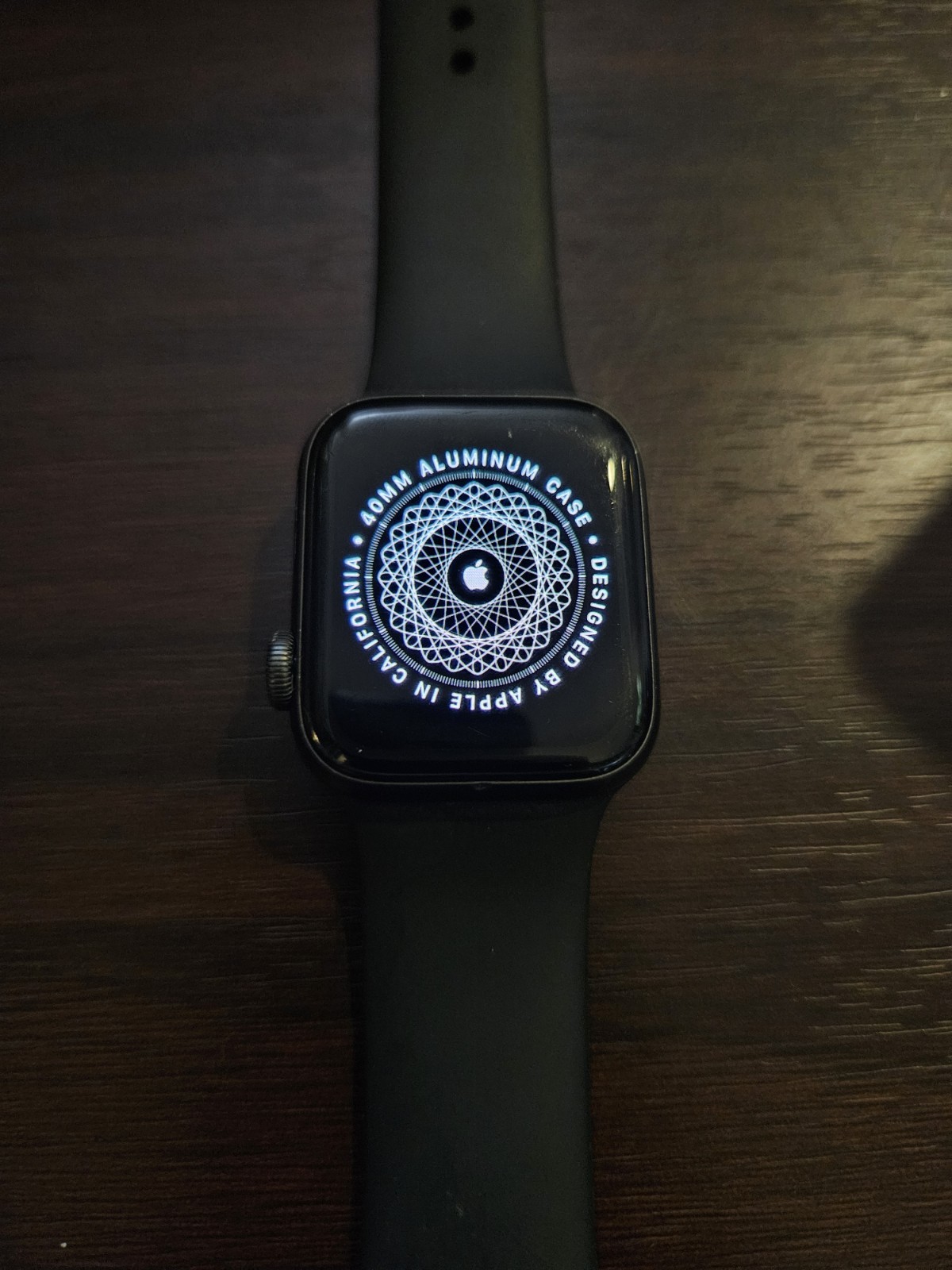 Apple Watch SE Space Grey 40 MM Model A2353 GPS No Cellular