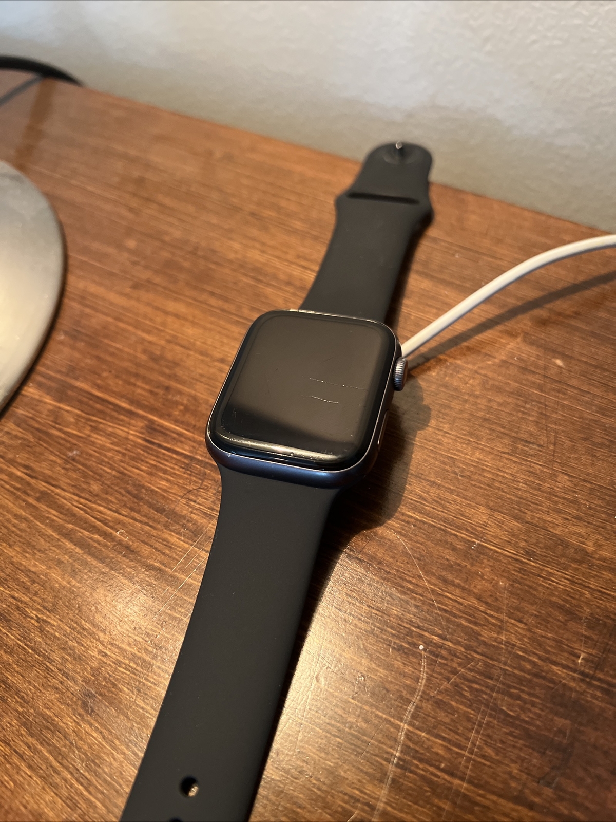Apple Watch Series 4 44mm Space Gray Aluminum Case Black Sport Band GPS+Cellular