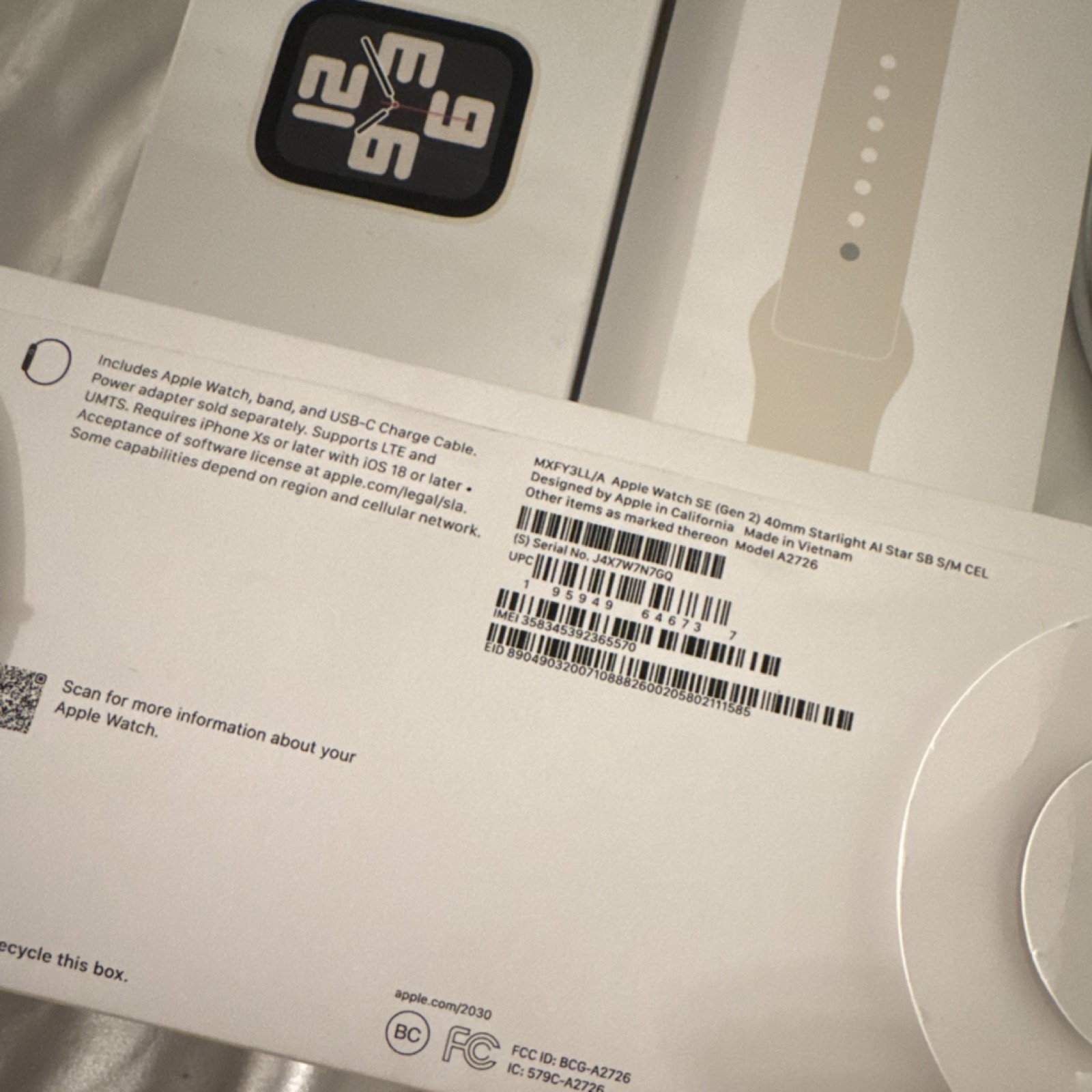 Apple Watch SE (Gen 2) 40mm Starlight Aluminum Case Gold Metal Band Touch Screen