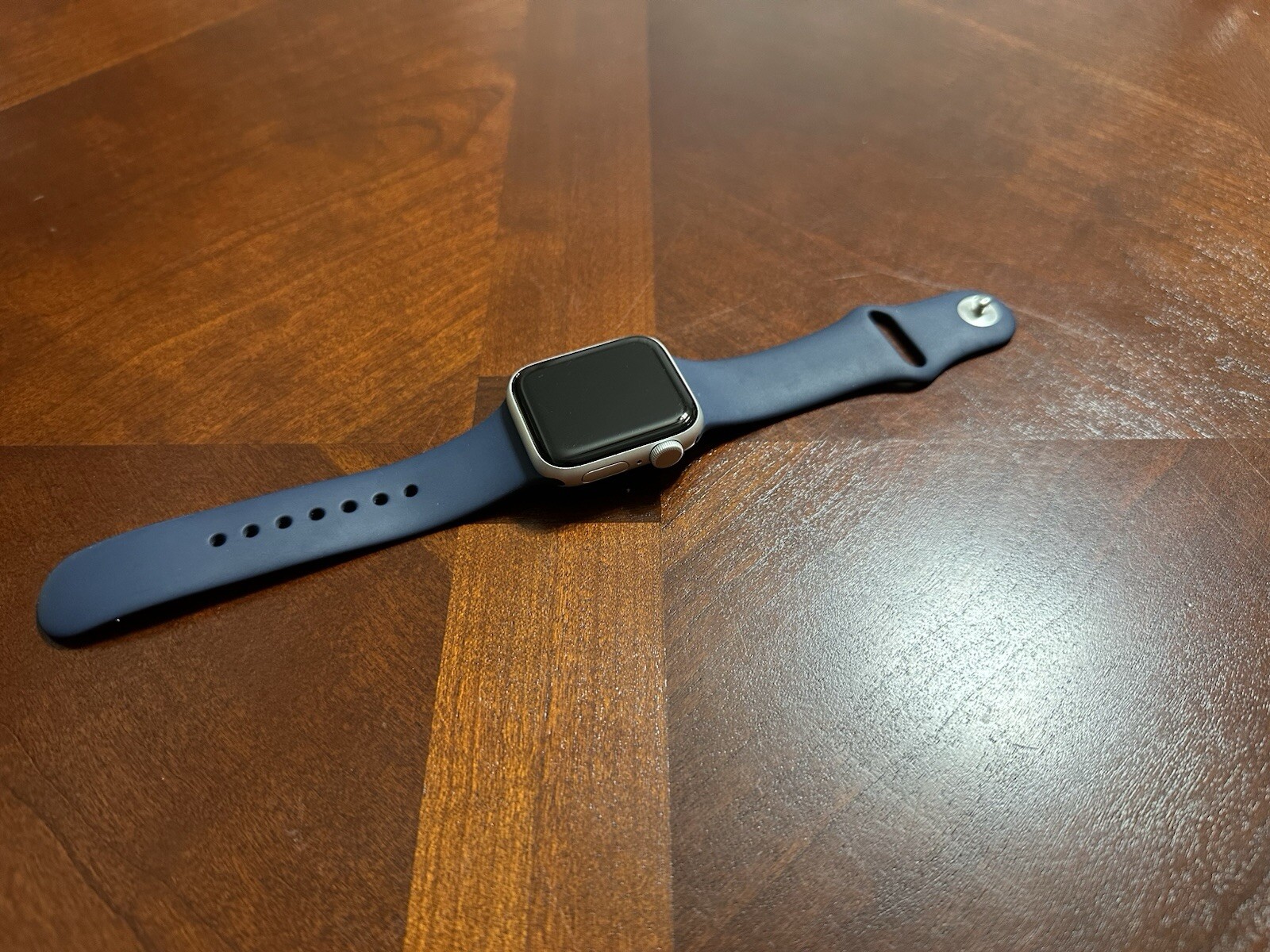 Apple Watch SE 1st Gen GPS 40mm Silver Aluminum Case Blue Band MKNY3LL/A