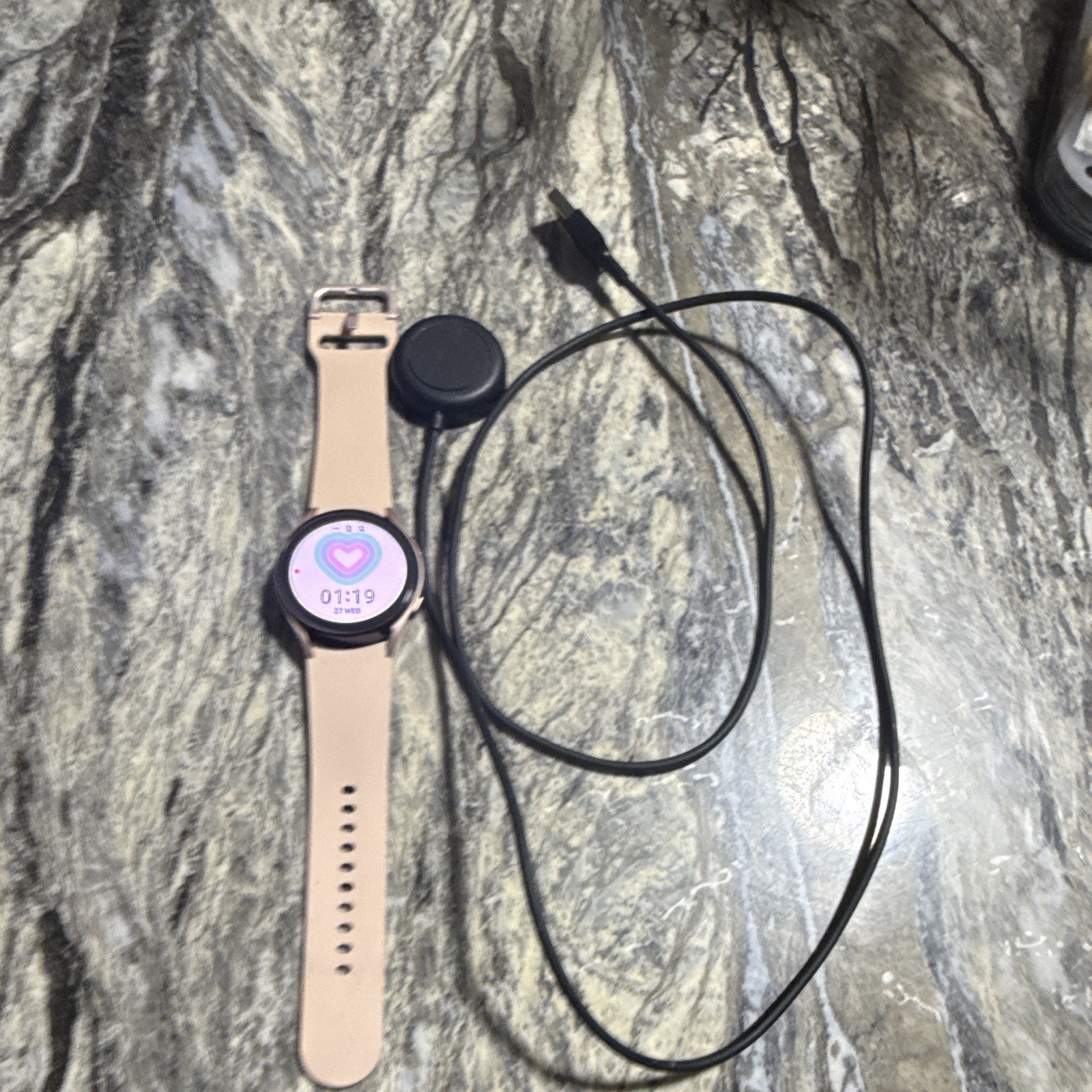 Samsung Galaxy Watch4 40mm GPS 16GB Wear OS Android Pink Silicone Band
