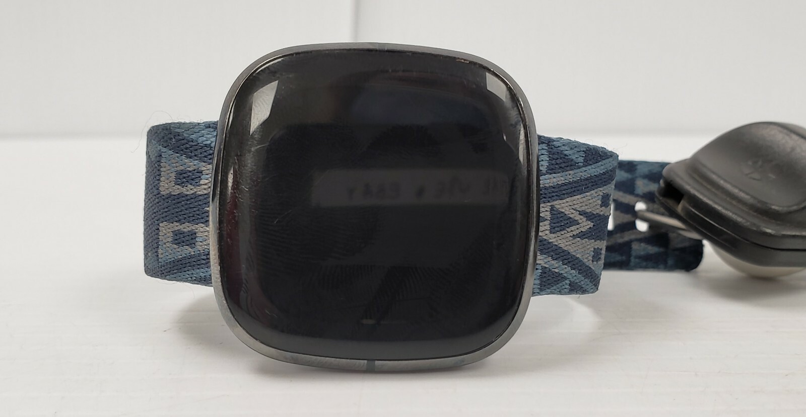 (15923-1) Fitbit FB512 Smart Watch