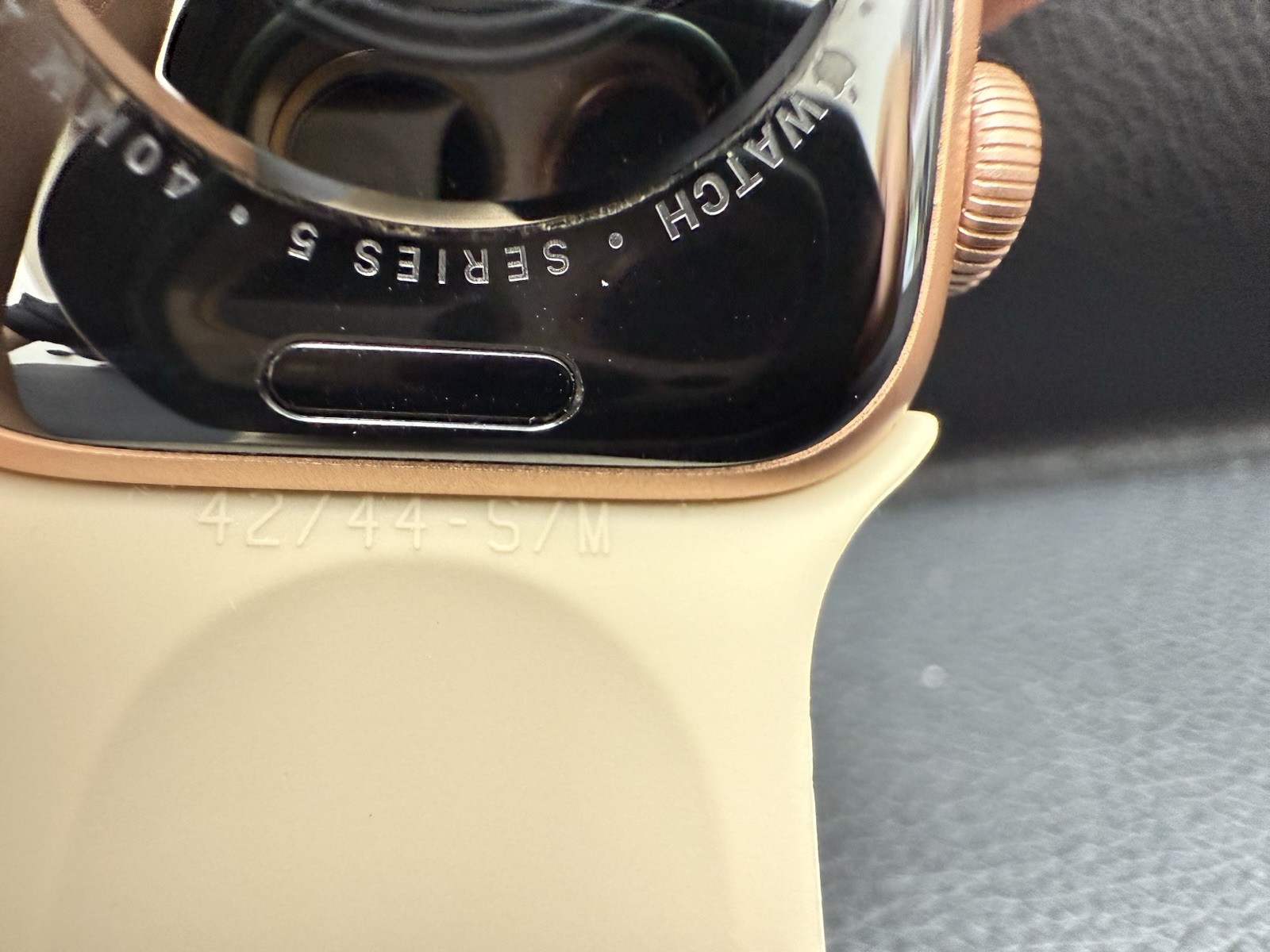 Apple Watch Series 5 40mm (GPS) Rose Gold – A2092 W/ Band LOCKED For Parts Only