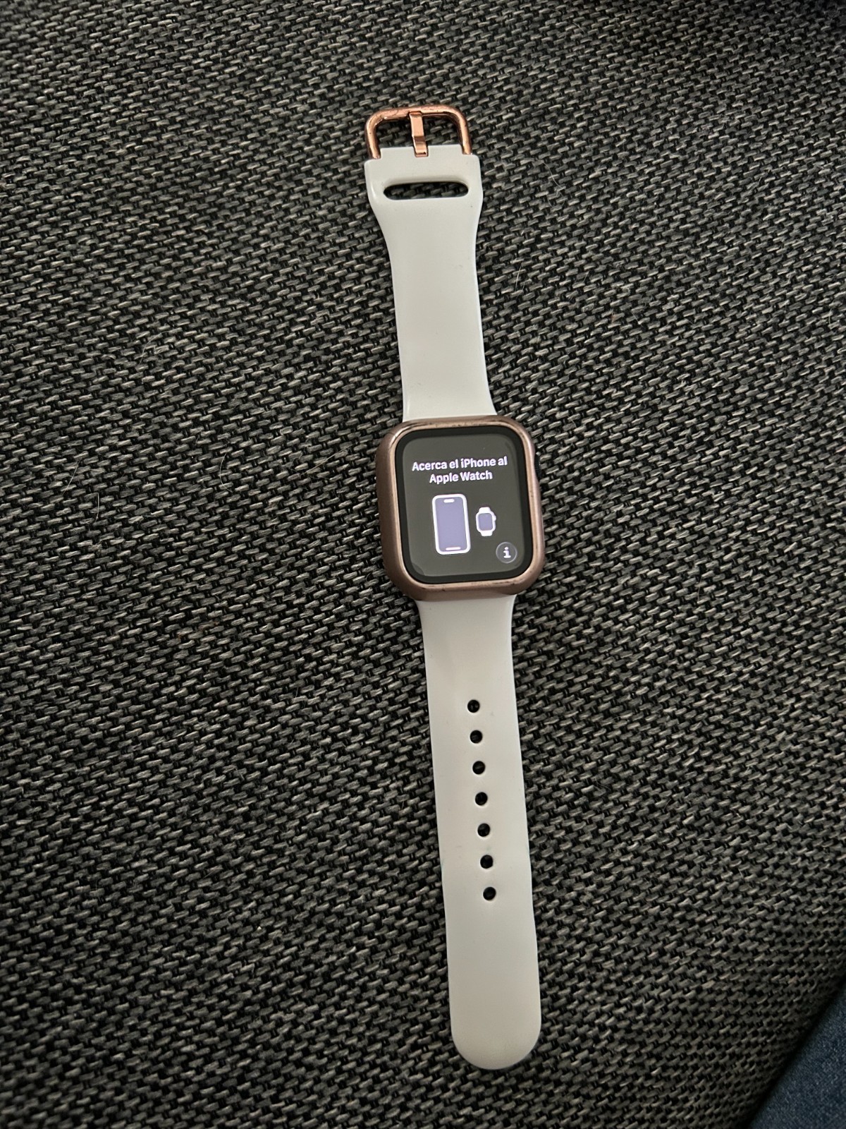 Apple Watch SE (2nd Generation) 40mm Case with Sport Band – Starlight,