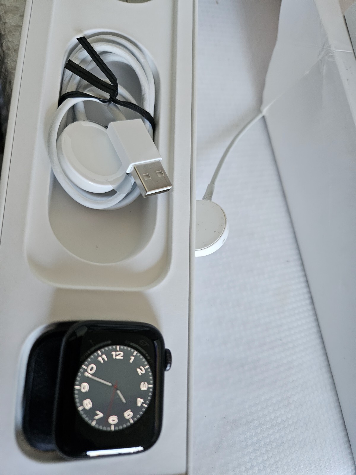 Apple Watch Series 5 40mm GPS – Aluminum Case – Open Box. Unlocked Black