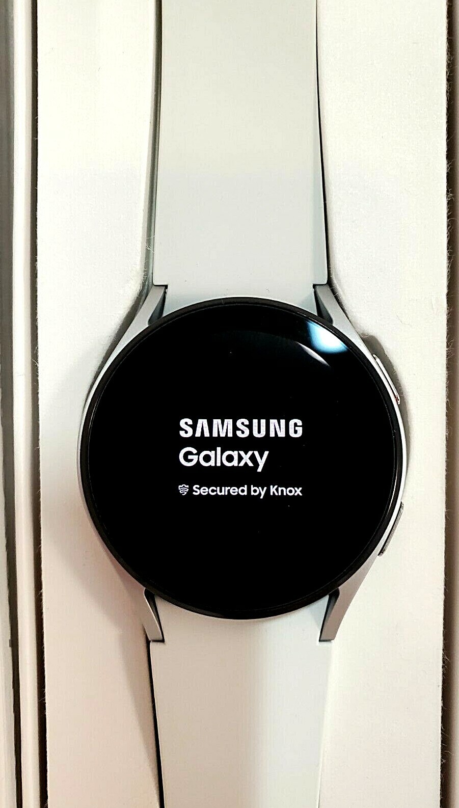 Samsung Galaxy Watch4 ~ 40mm ~ Silver ~ White Band ~ Accidental Damage Warranty!