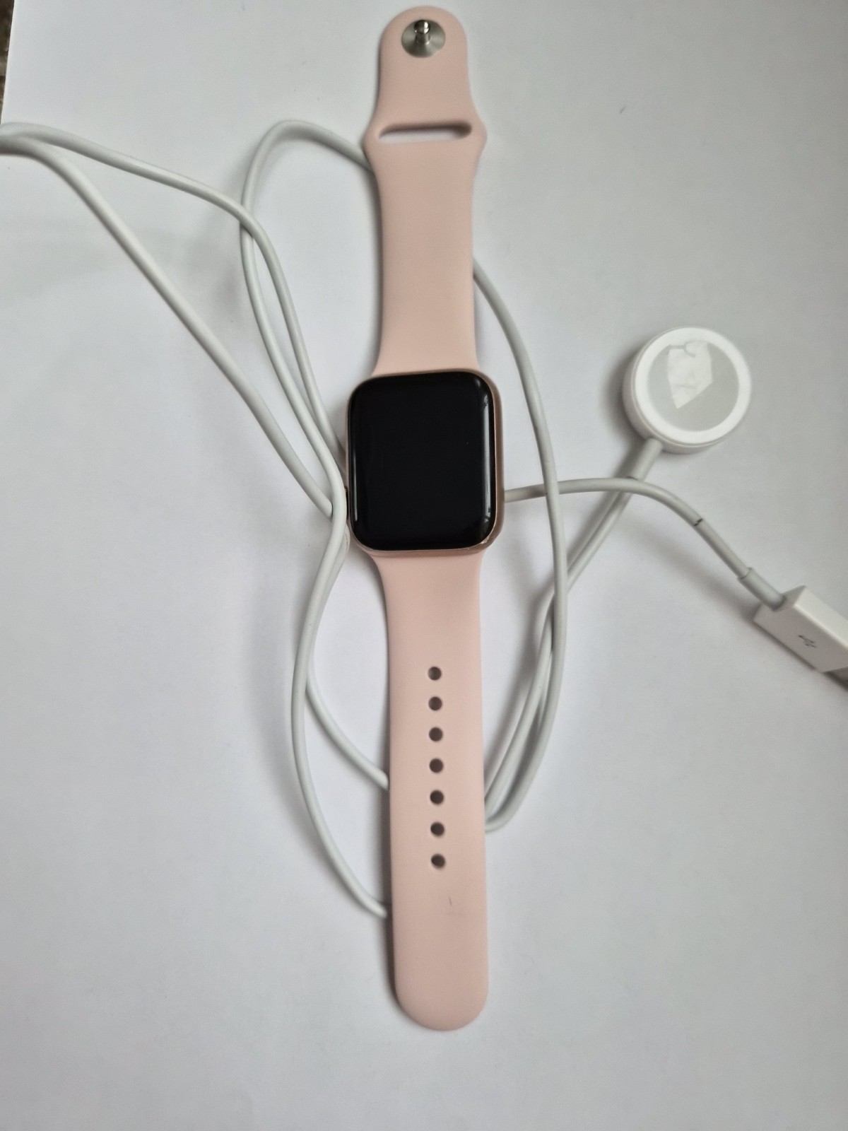 Apple Watch SE 40mm Gold Aluminum Case with Pink Sand Sport Band