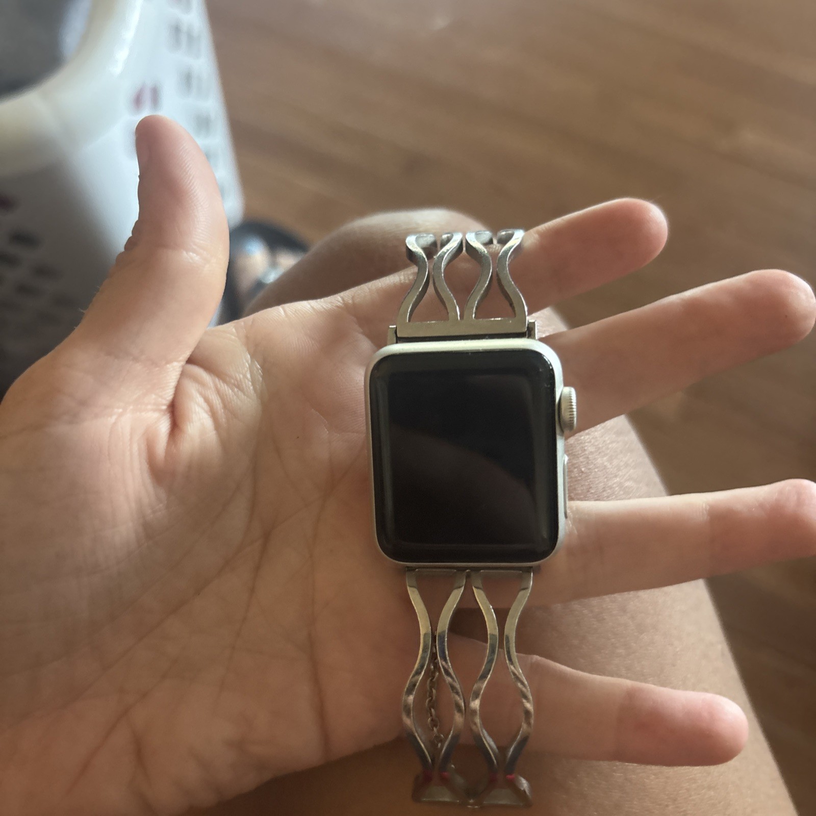 Apple Watch (Series 3) September 22, 2017 38 mm – Aluminium Silver Aluminum