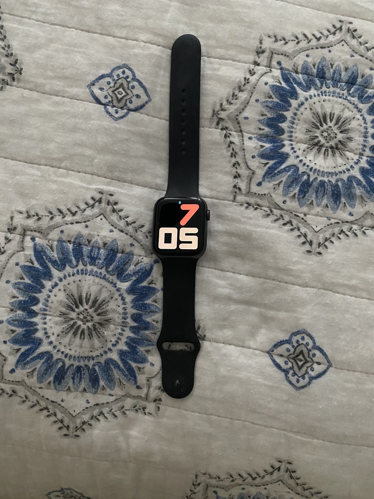 Apple Watch Series 4 44mm Aluminum Space Gray Case Sport Band – Black (GPS +…