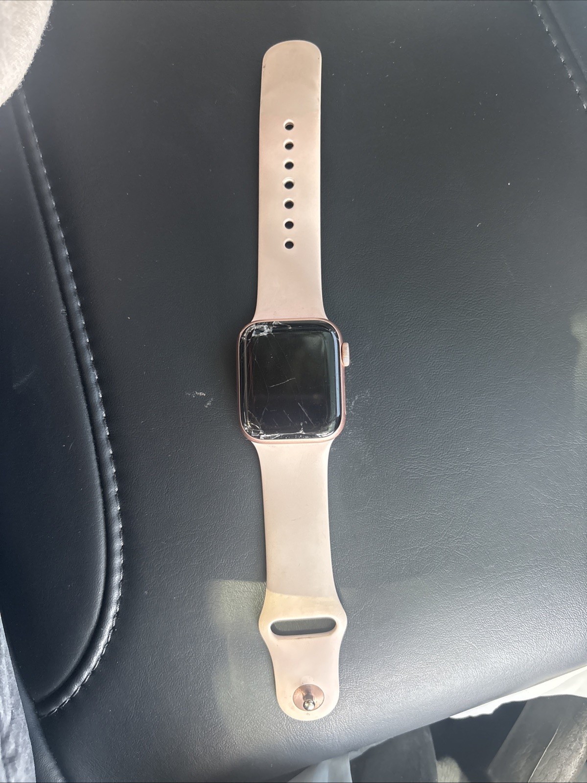 Apple Watch Series 4 40mm Rose Gold (GPS + WiFi + Cellular) 