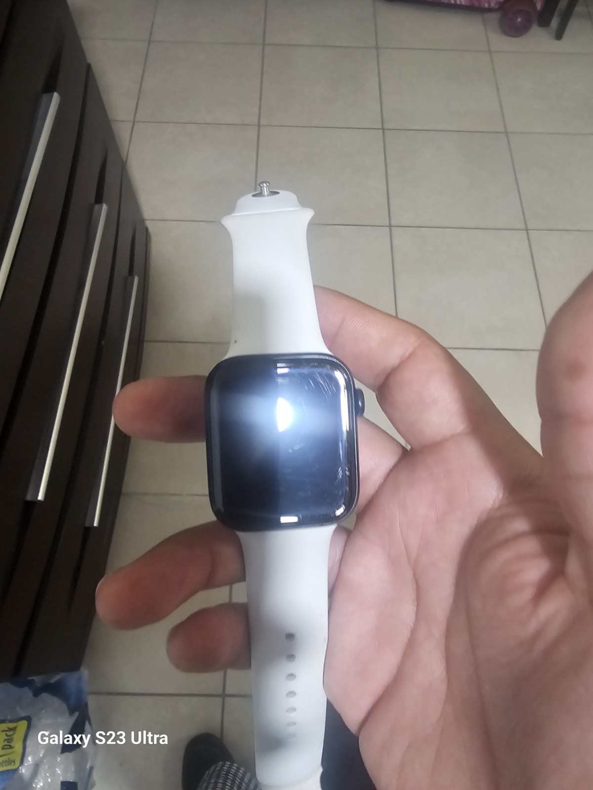 Apple Watch Series 5 44mm Black Aluminum, White Silicone Band GPS Touch