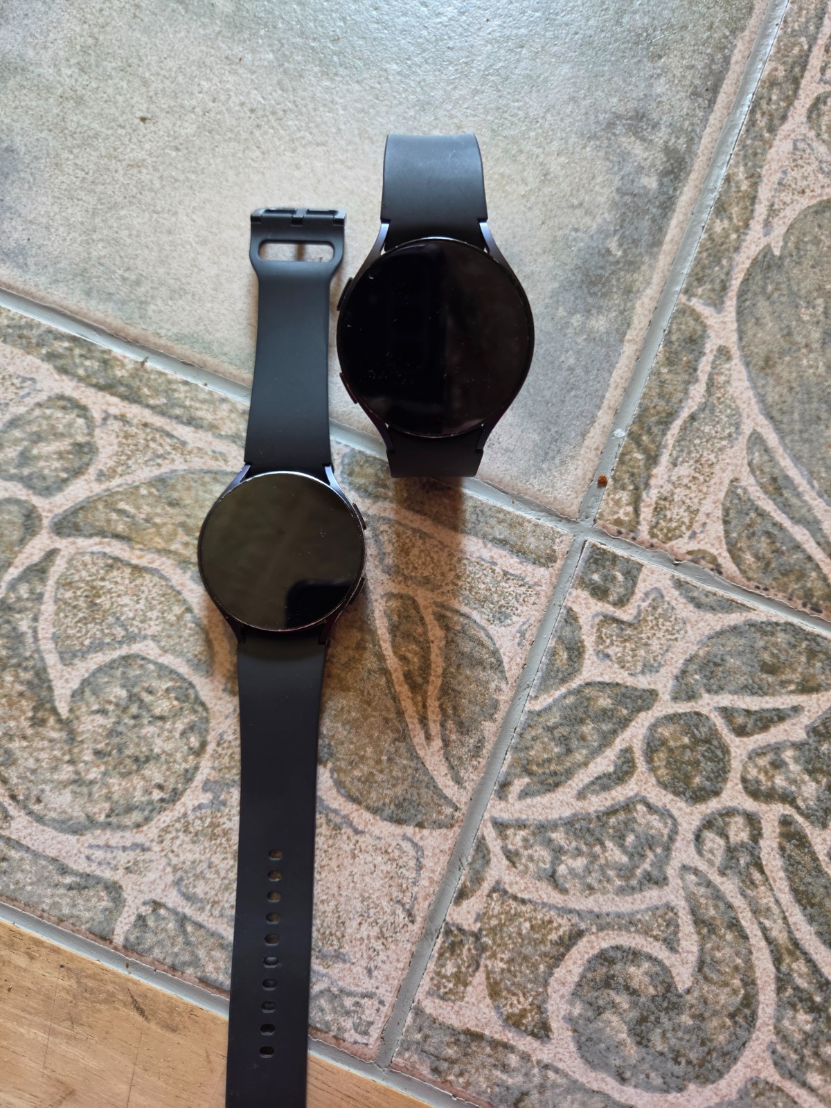 Samsung Galaxy Watch 5 44mm Aluminum Graphite Smartwatch (SM-R910NZAAXAA)