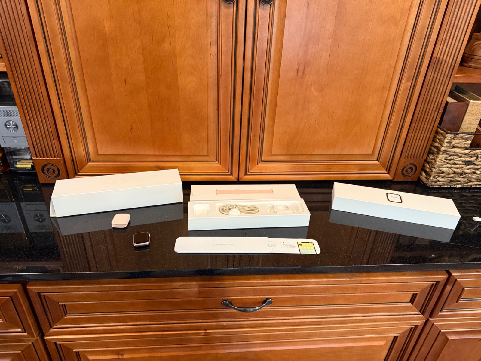 Apple Watch Series 4 40mm GPS + Cellular Gold Aluminum A1975 Weak Battery