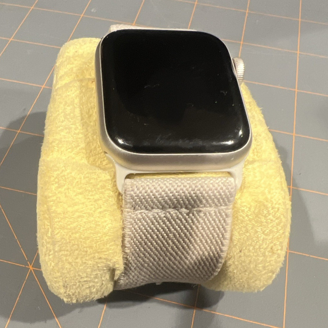 Apple Watch SE 40mm GPS Fitness Tracker Silver Aluminum Case Gray Nylon Band