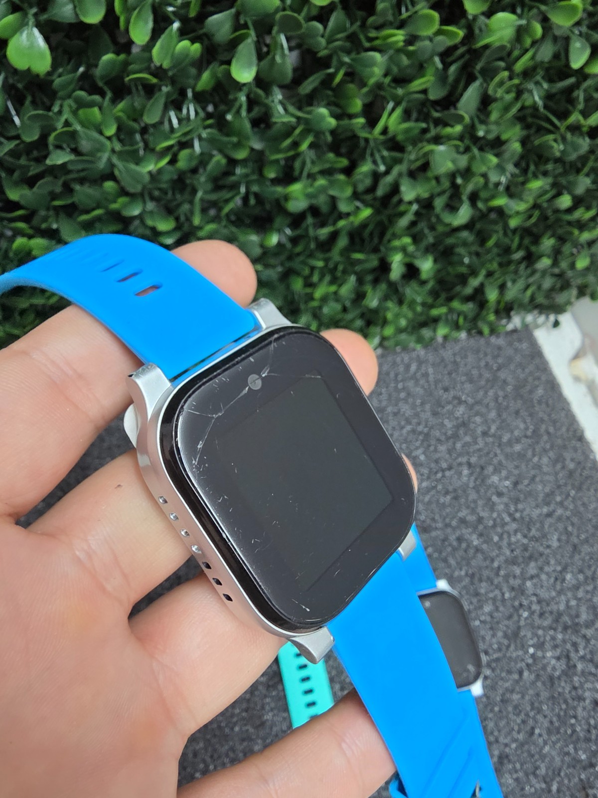 AT&T amiGO Jr. Kids Watch 4G LTE Smartwatch – Broken Screen – FOR PARTS