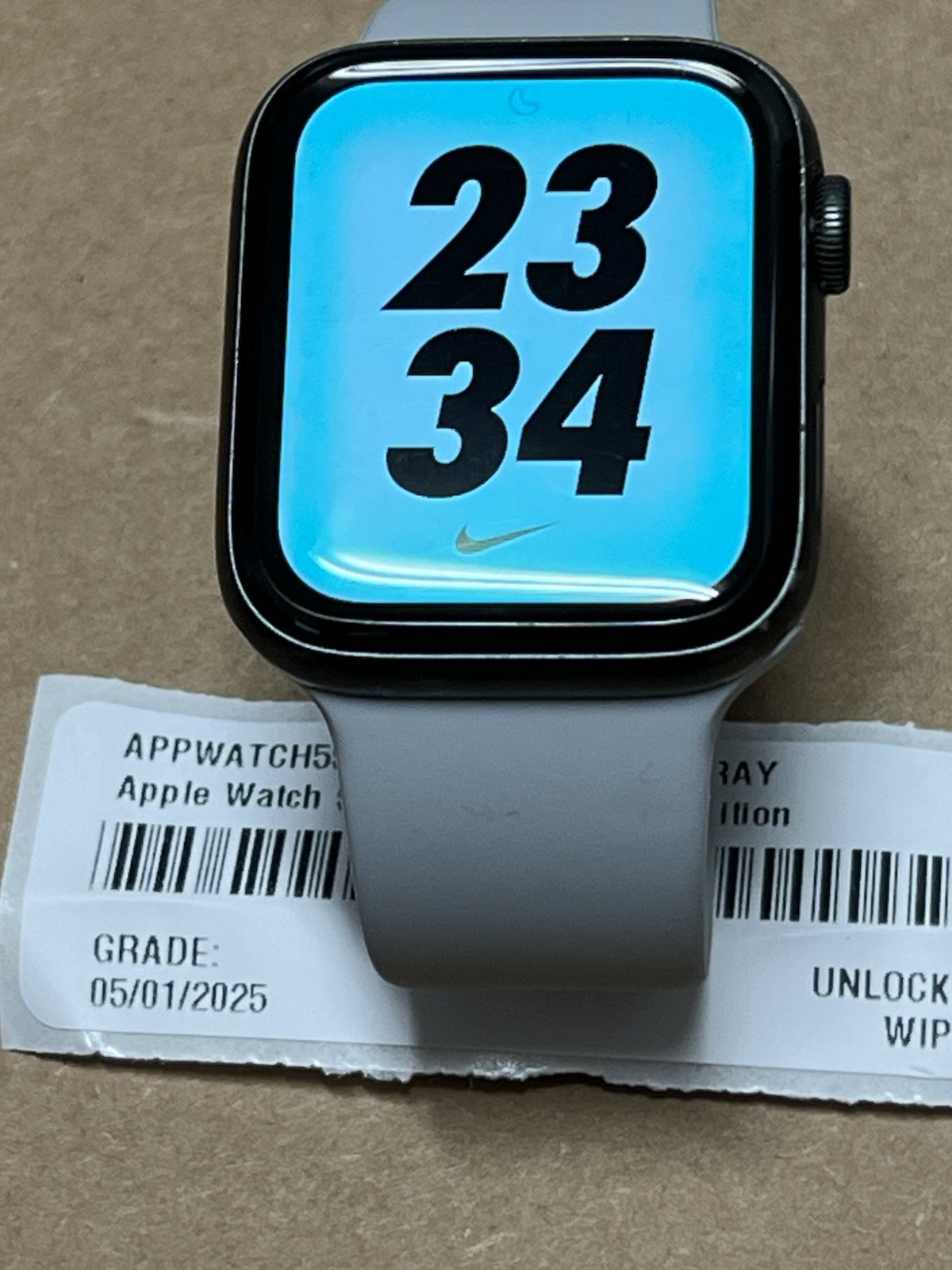 Apple Watch Series 5 44mm black Aluminum Case Sport Band GPS-LTE- burn
