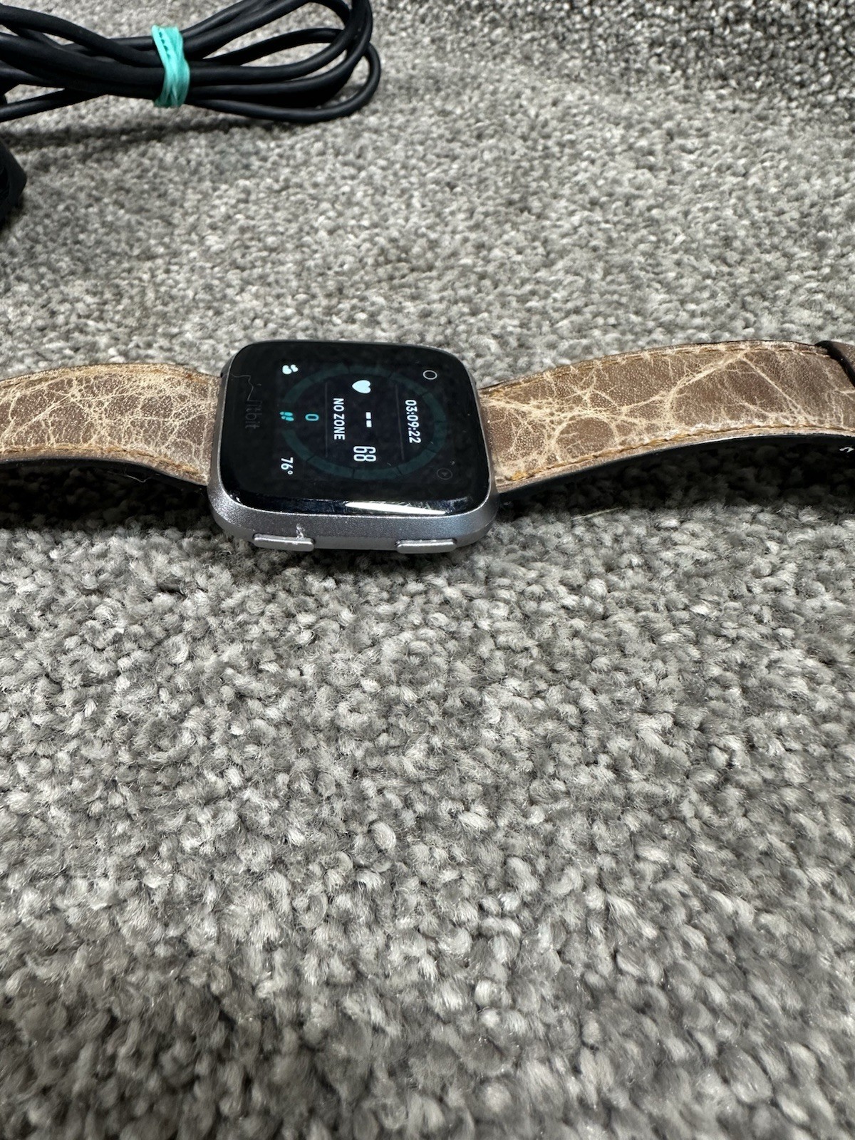 Fitbit Versa – Health & Fitness Smart Watch Activity Tracker Silver FB505