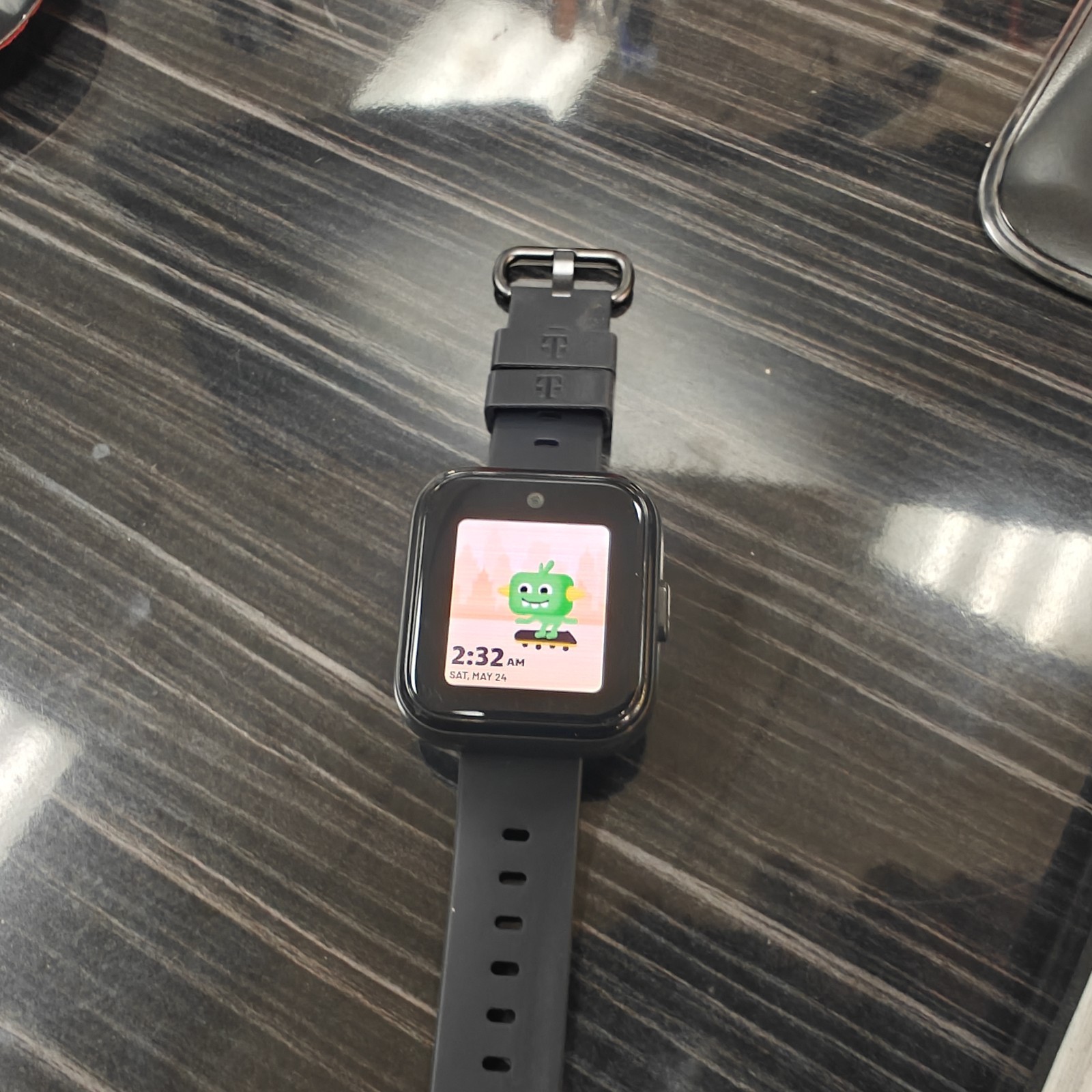 T-MOBILE SYNCUP KIDS WATCH – 8GB – BLACK – NOT WORKING – WITH BOX + ACCESSORIES